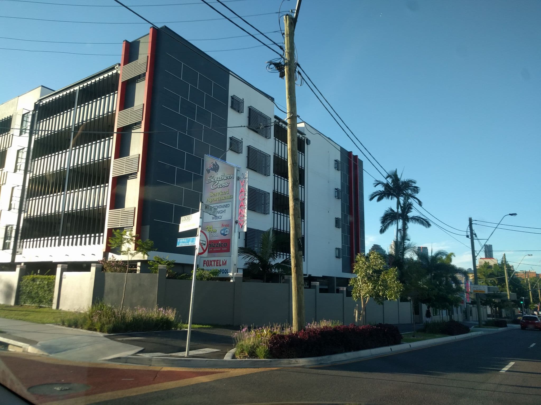 Street view near Kangaroo Point Central Hotel and Apartment's, Kangaroo Point — © davidbdean (CC BY-SA · Mapillary)