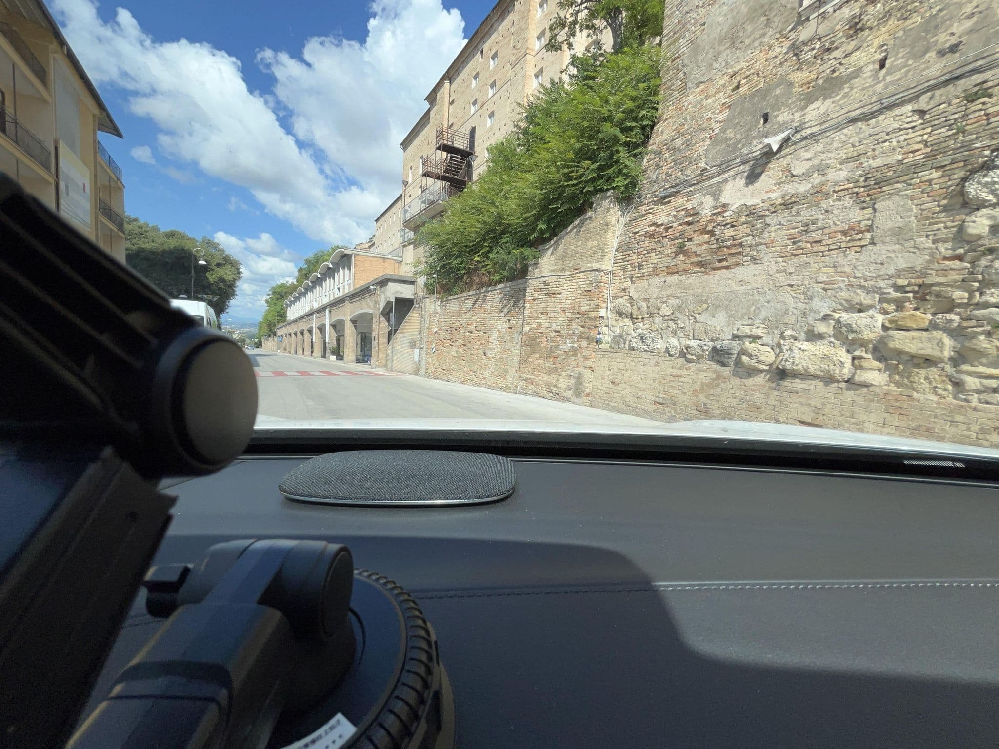 Street view near Hotel Astoria, Fermo — © lin_wang (CC BY-SA · Mapillary)