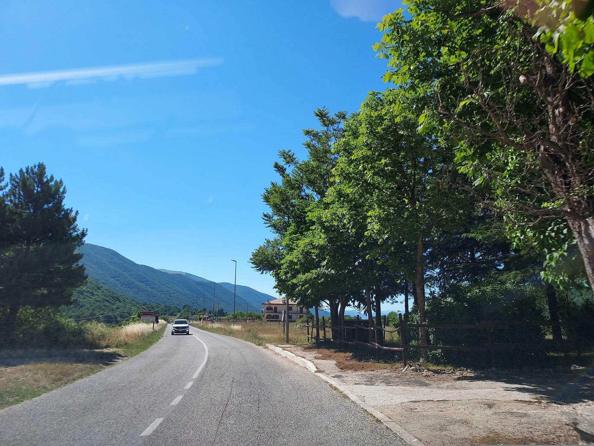 Street view near La Fenice del Parco, Collelongo — © odiug (CC BY-SA · Mapillary)