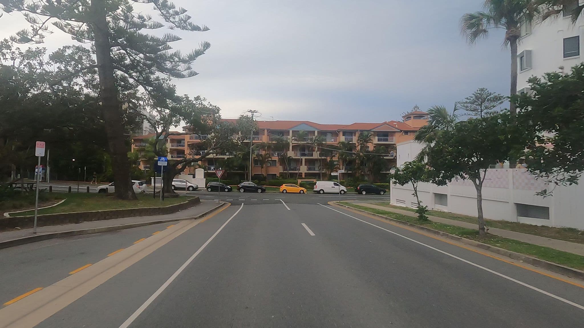 Street view near Komune Resorts, Coolangatta — © maxim752 (CC BY-SA · Mapillary)