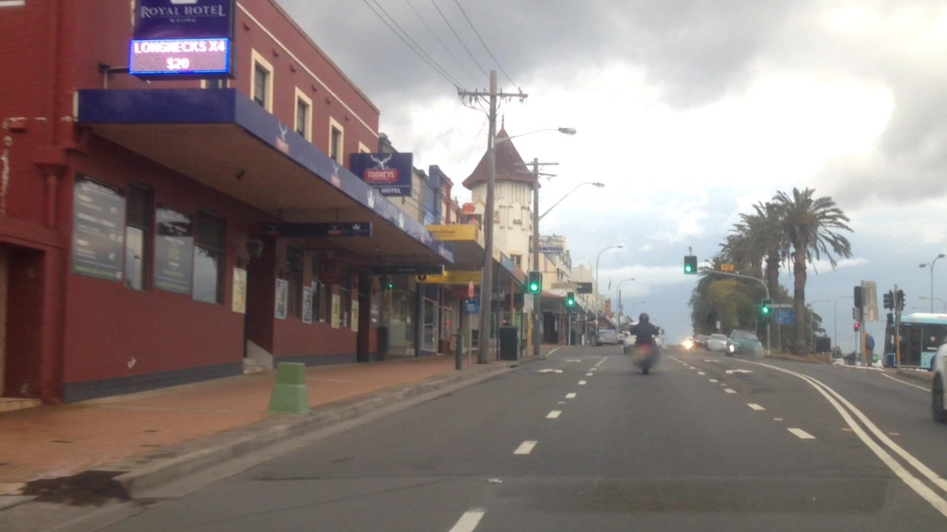 Street view near Royal Hotel Wyong, Wyong — © lvl5 (CC BY-SA · Mapillary)