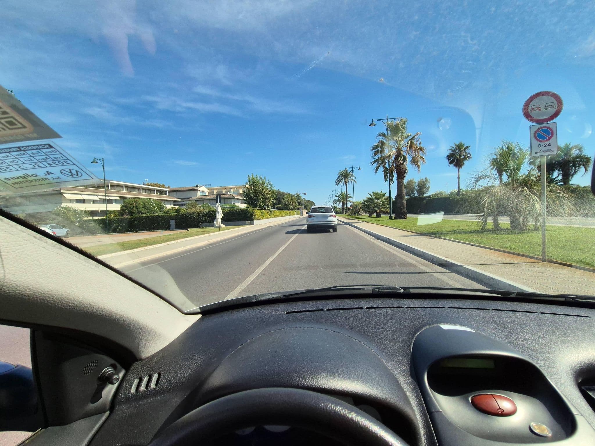 Street view near Grand Hotel, Forte dei Marmi — © omfg_notpr (CC BY-SA · Mapillary)