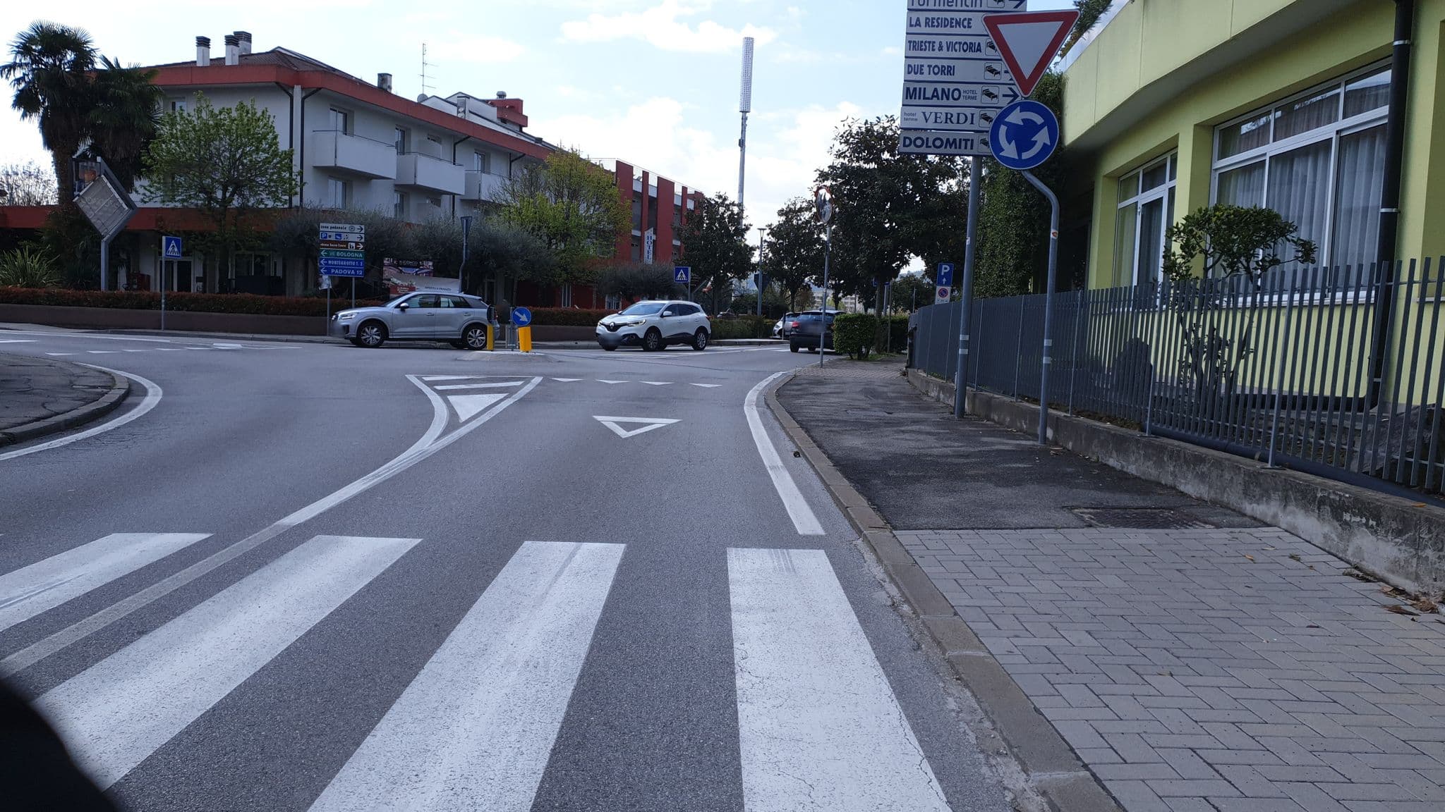 Street view near Hotel Terme Paradiso, Abano Terme — © voschix (CC BY-SA · Mapillary)