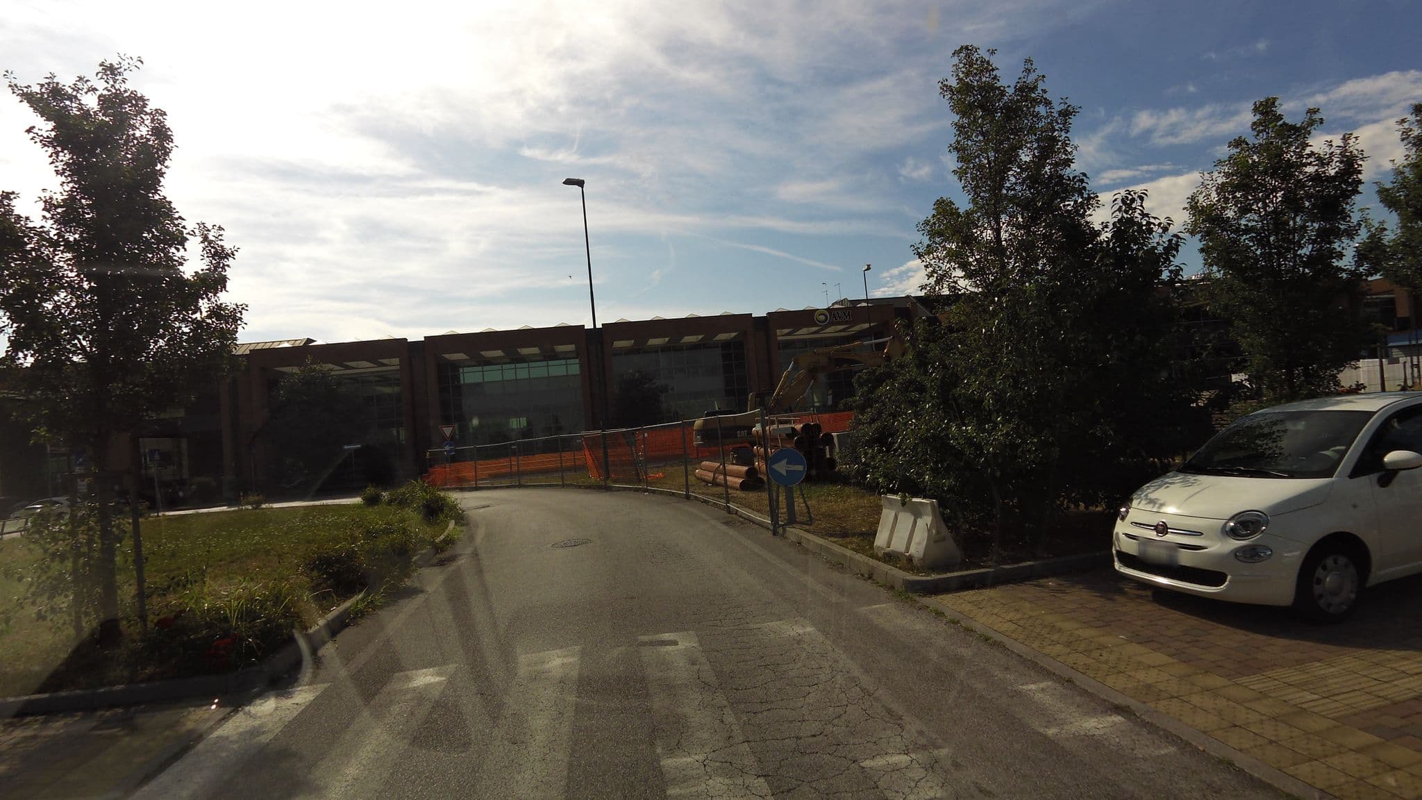 Street view near Hampton by Hilton Venice Isola Nuova, Venice — © czmrtn (CC BY-SA · Mapillary)