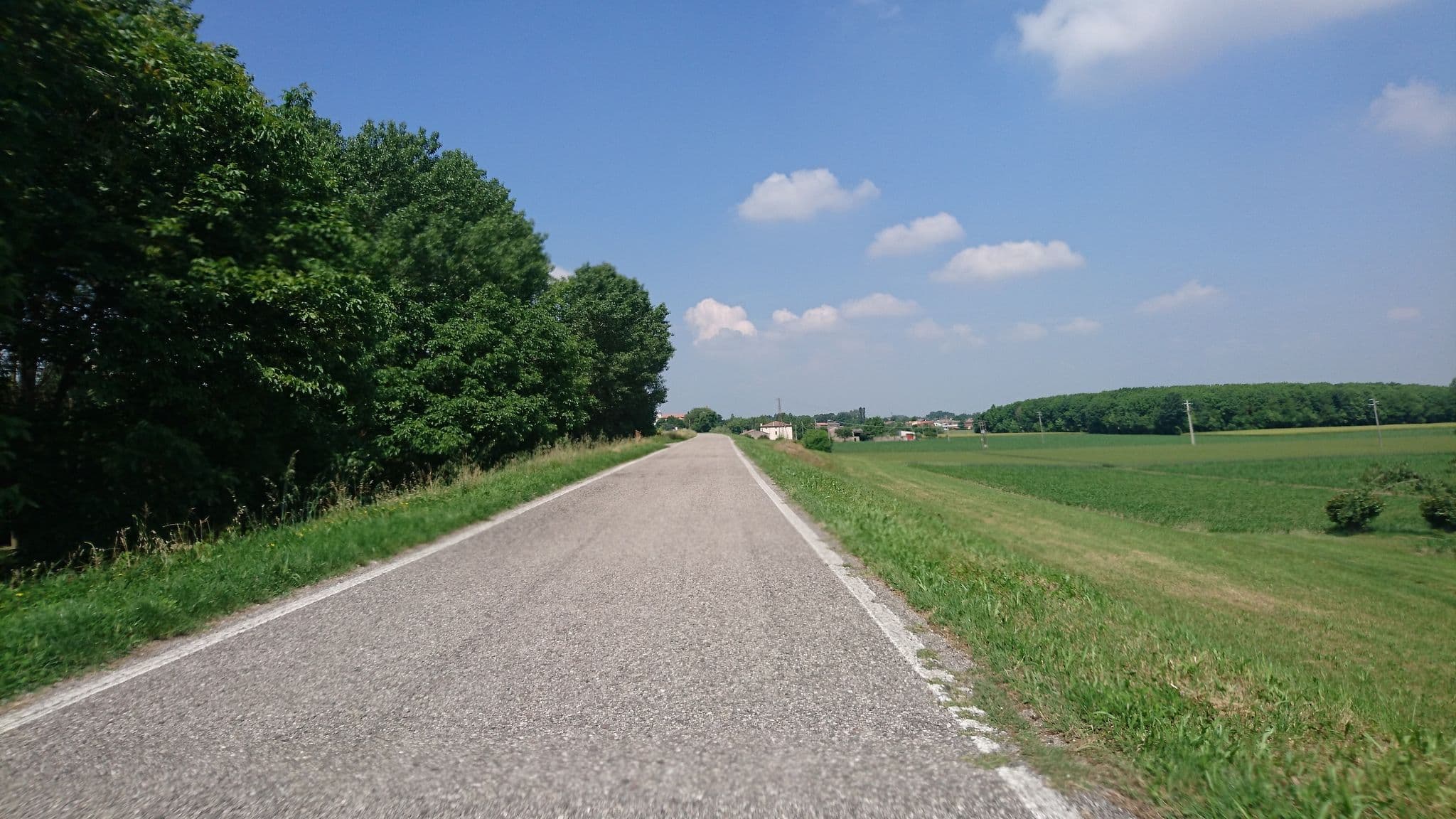 Street view near San Leone Paradise, Sustinente — © voschix (CC BY-SA · Mapillary)