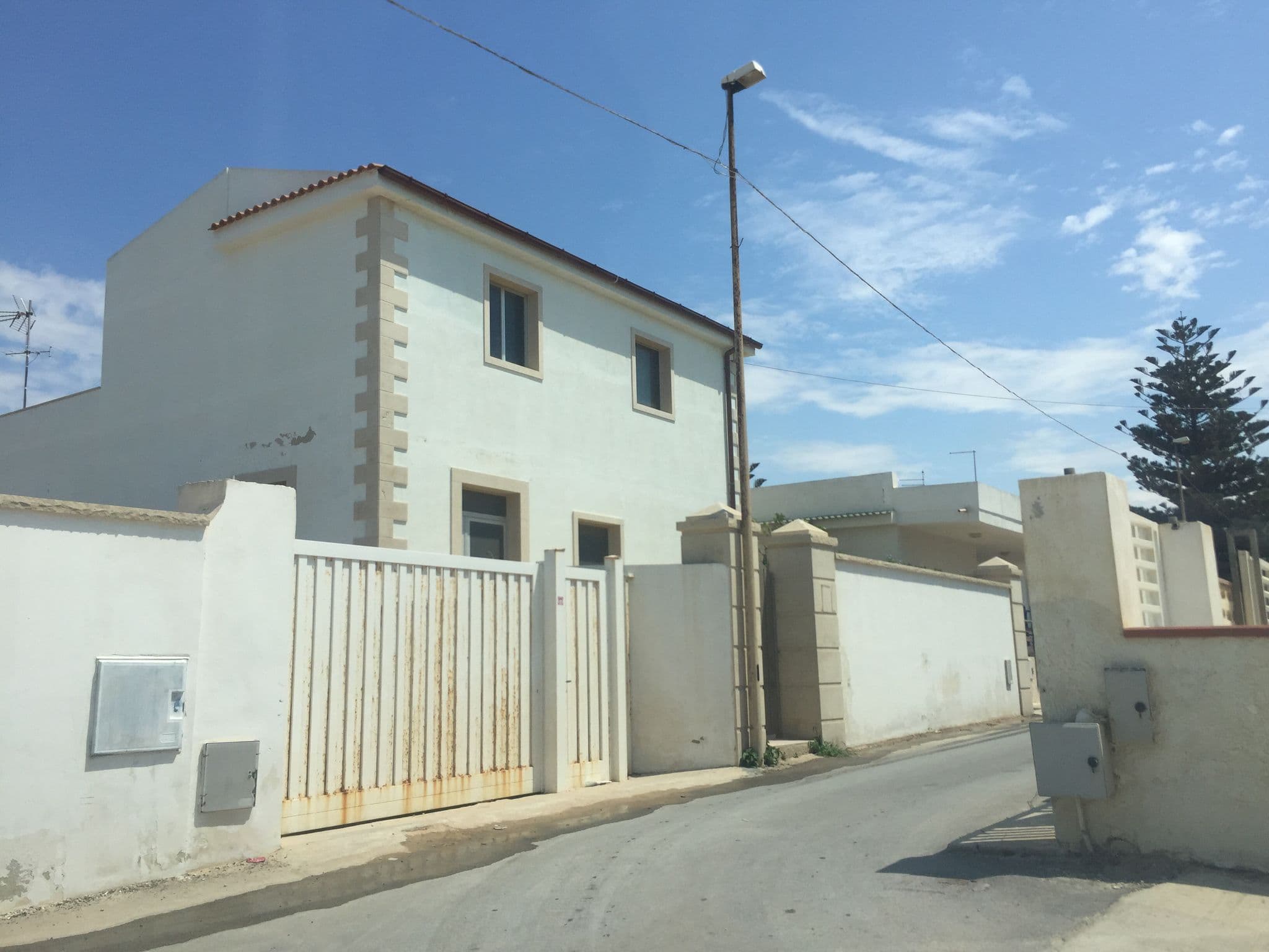 Street view near Residence Costa Fenicia, Scoglitti — © nisselson (CC BY-SA · Mapillary)