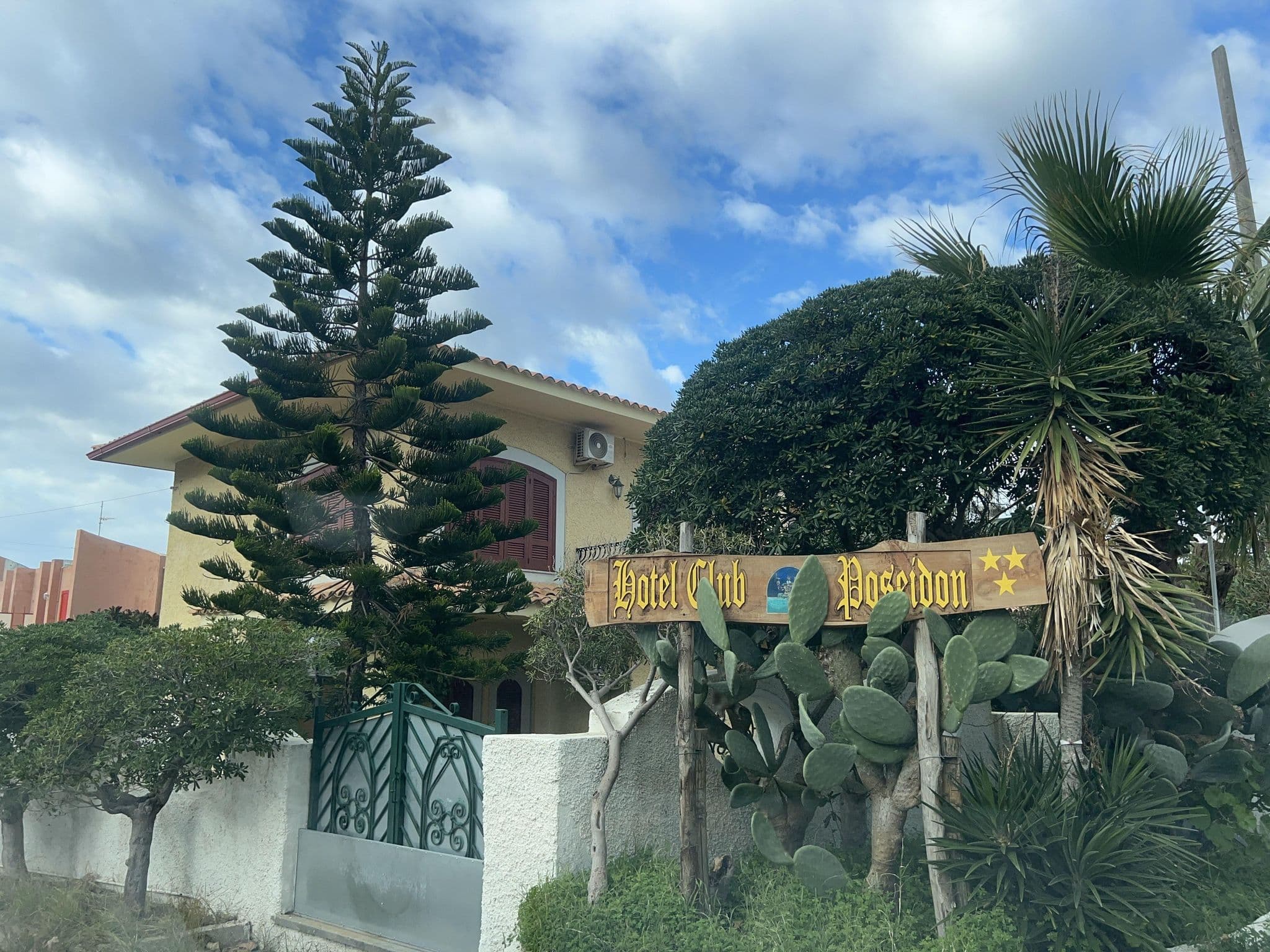 Street view near Hotel Club Poseidon, Squillace Lido — © PoloPolo2134 (CC BY-SA · Mapillary)