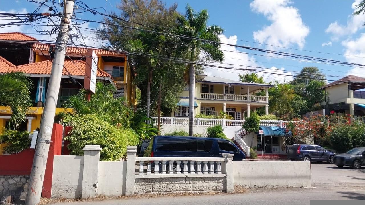 Street view near Altamont West Hotel, Montego Bay — © bukenyajanan1 (CC BY-SA · Mapillary)