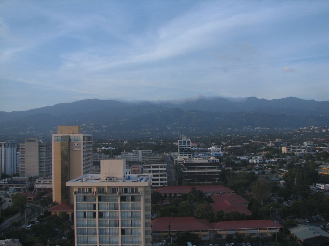 The Jamaica Pegasus Hotel (via Wikimedia Commons, CC BY-SA 2.0)