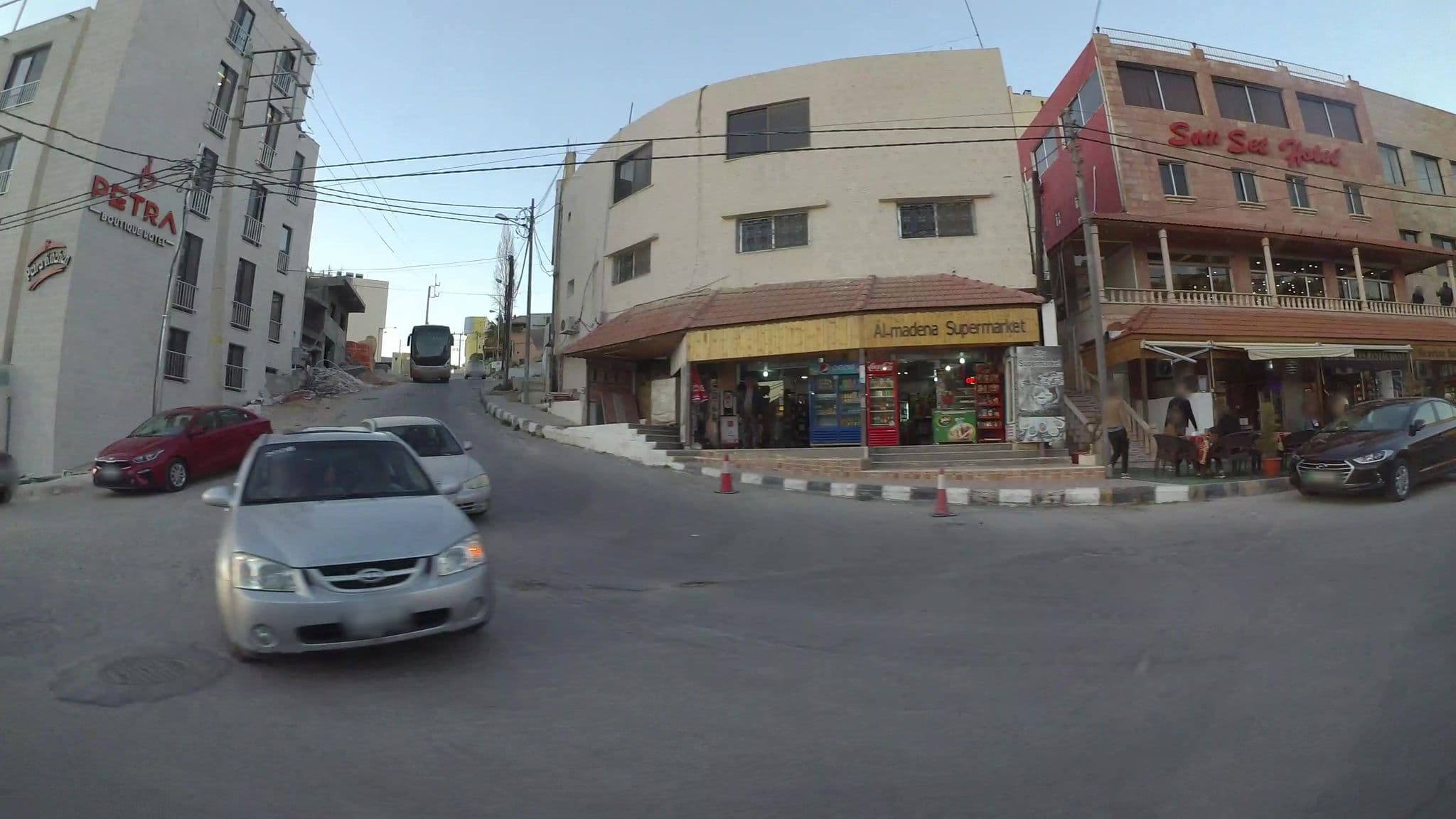 Street view near Petra Palace Hotel, Wādī Mūsá — © kaartcam (CC BY-SA · Mapillary)