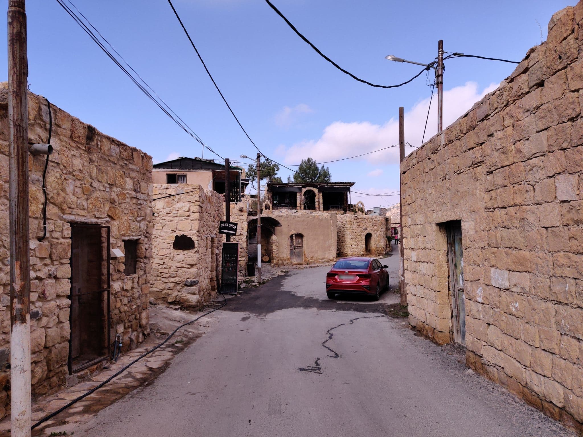 Street view near Dana Tower Hotel, Buşayrā — © rriemann (CC BY-SA · Mapillary)