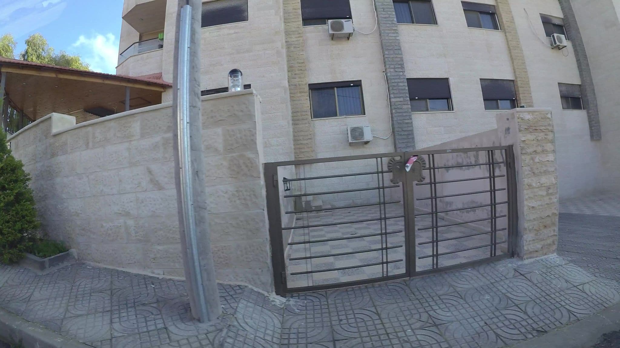 Street view near عمارة ابو دبور 6, Khuraybat as Sūq — © kaartcam (CC BY-SA · Mapillary)