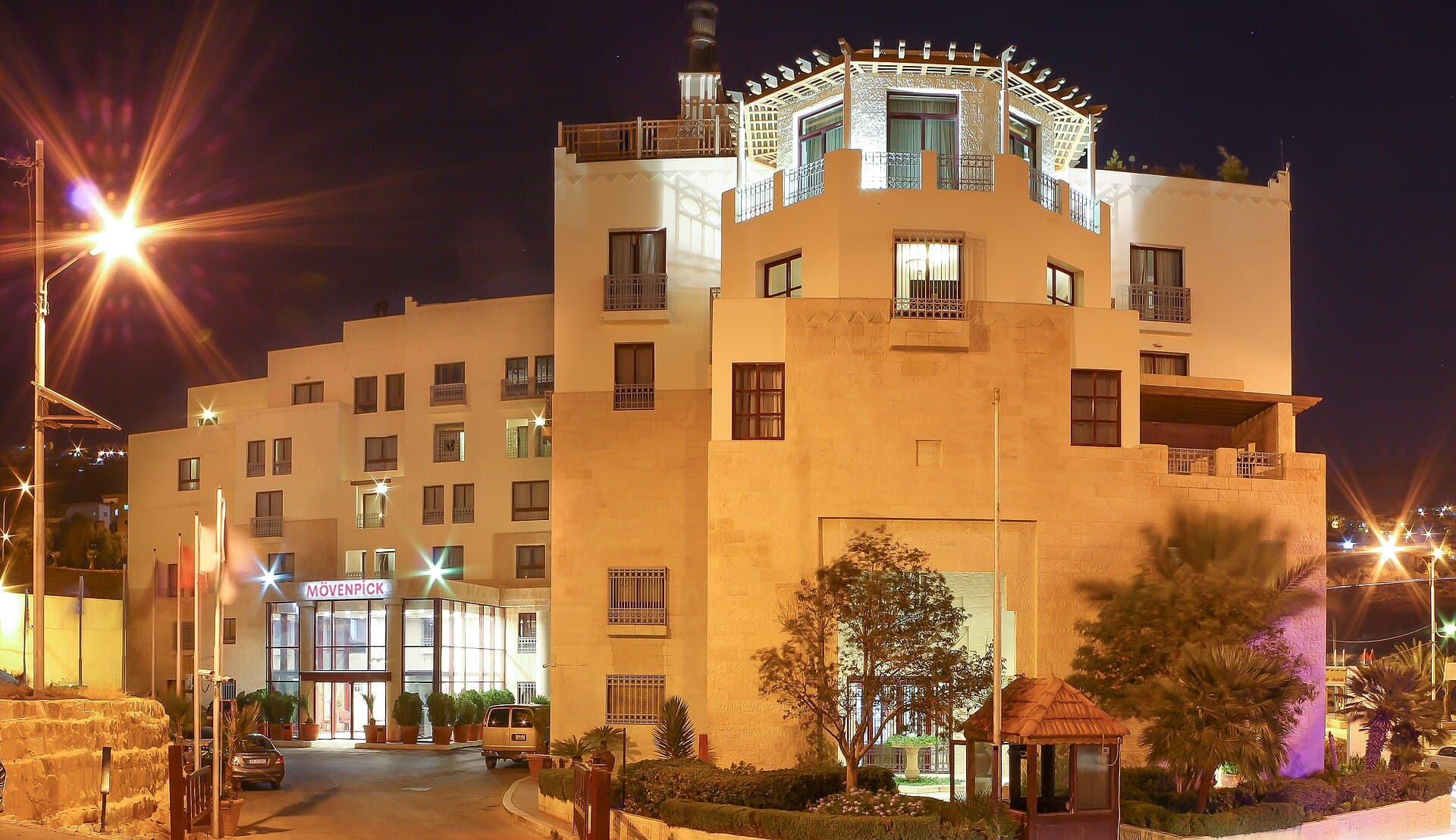 Mövenpick Resort Petra (via Wikimedia Commons, CC BY-SA 4.0)