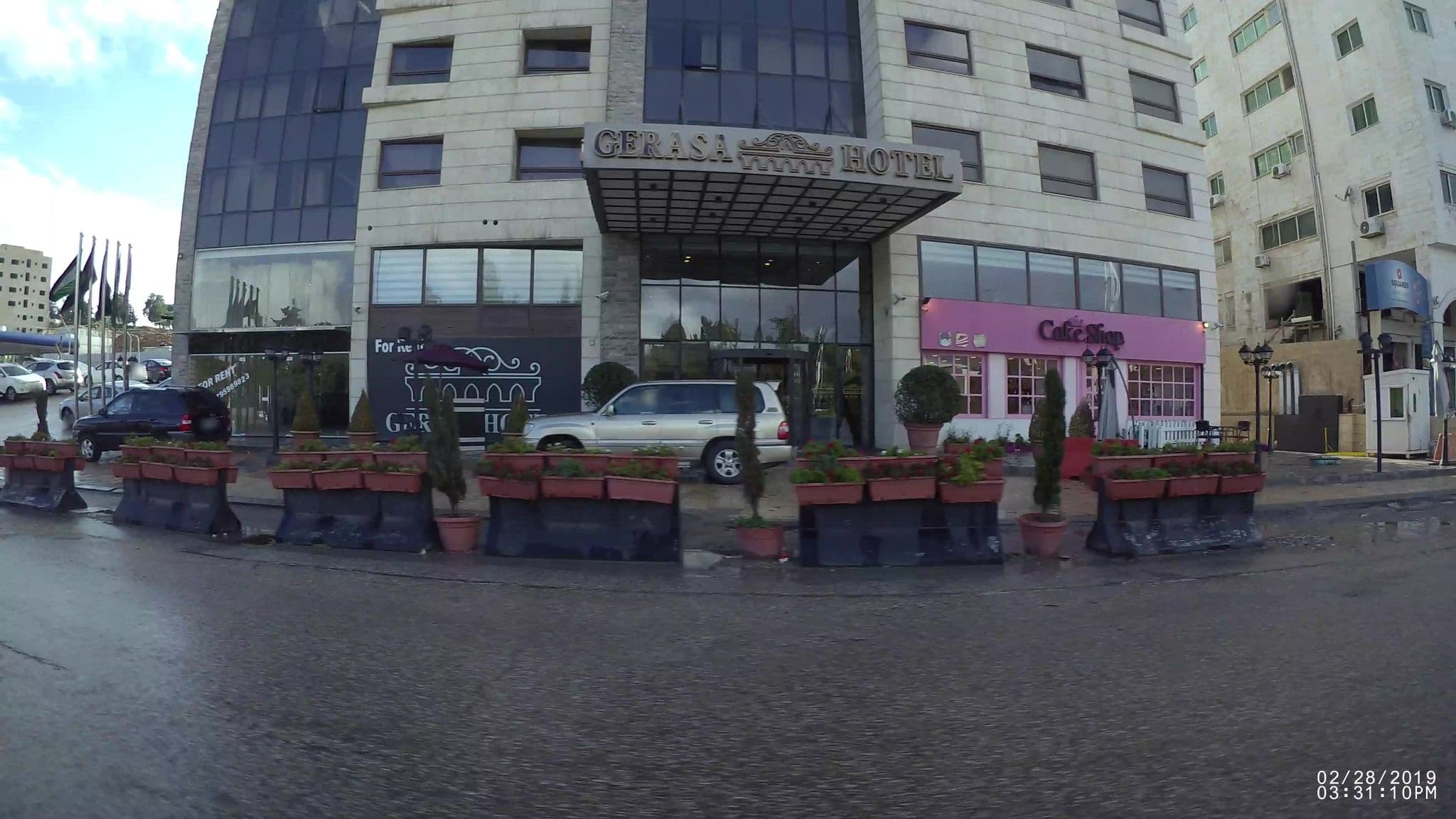 Street view near Gerasa Hotel, Ṣuwayliḥ — © kaart_1 (CC BY-SA · Mapillary)