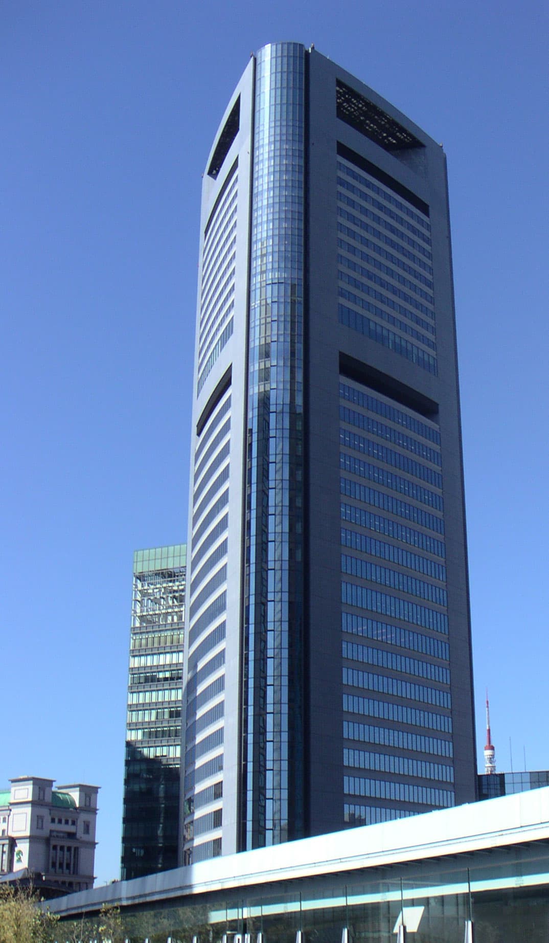 Park Hotel Tokyo (via Wikimedia Commons, CC BY-SA 3.0)