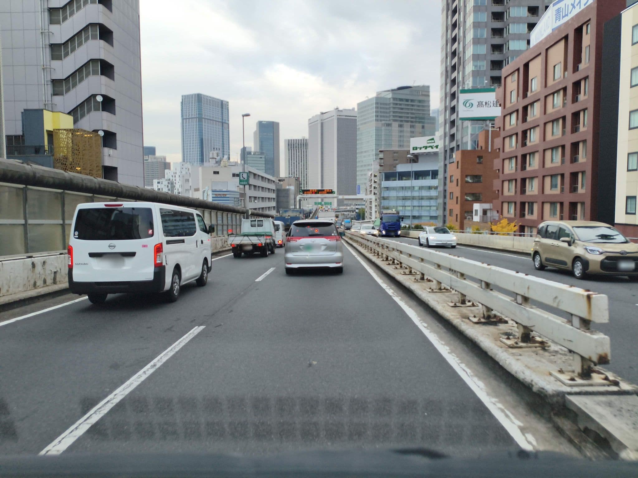 Street view near the b roppongi, Roppongi — © parond (CC BY-SA · Mapillary)