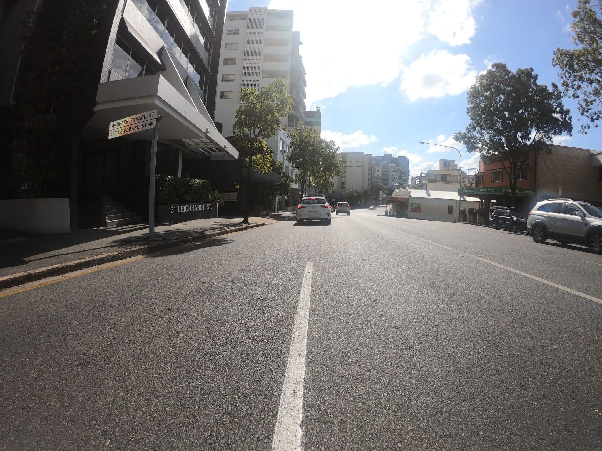 Street view near Sportsman Hotel, Spring Hill — © eneerhut (CC BY-SA · Mapillary)