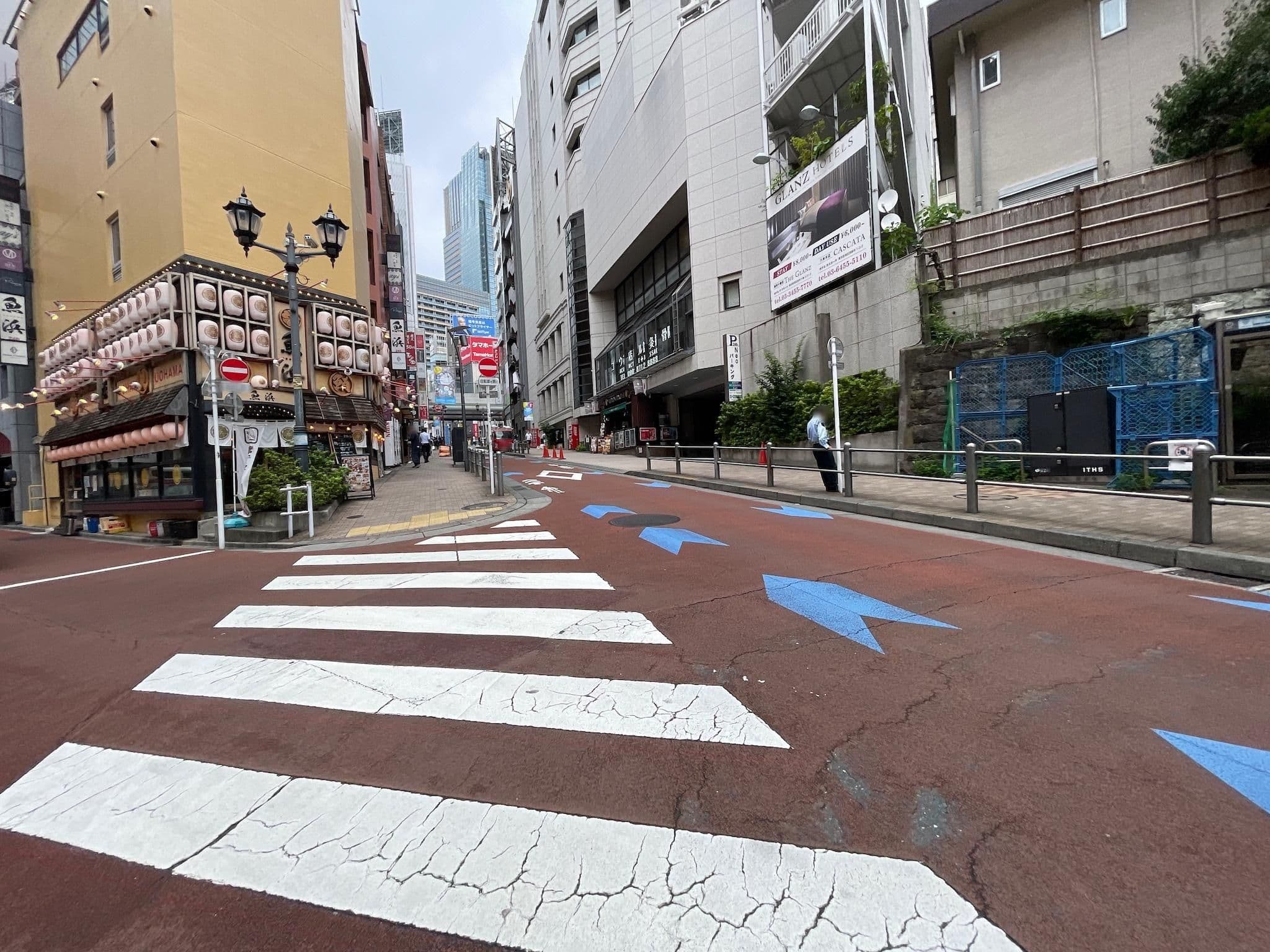 Street view near Candeo Hotel, Roppongi — © musashino5 (CC BY-SA · Mapillary)