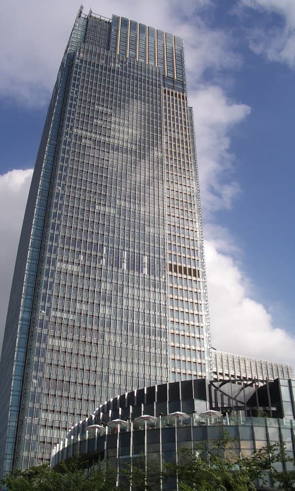 The Ritz-Carlton (via Wikimedia Commons, CC BY-SA 3.0)