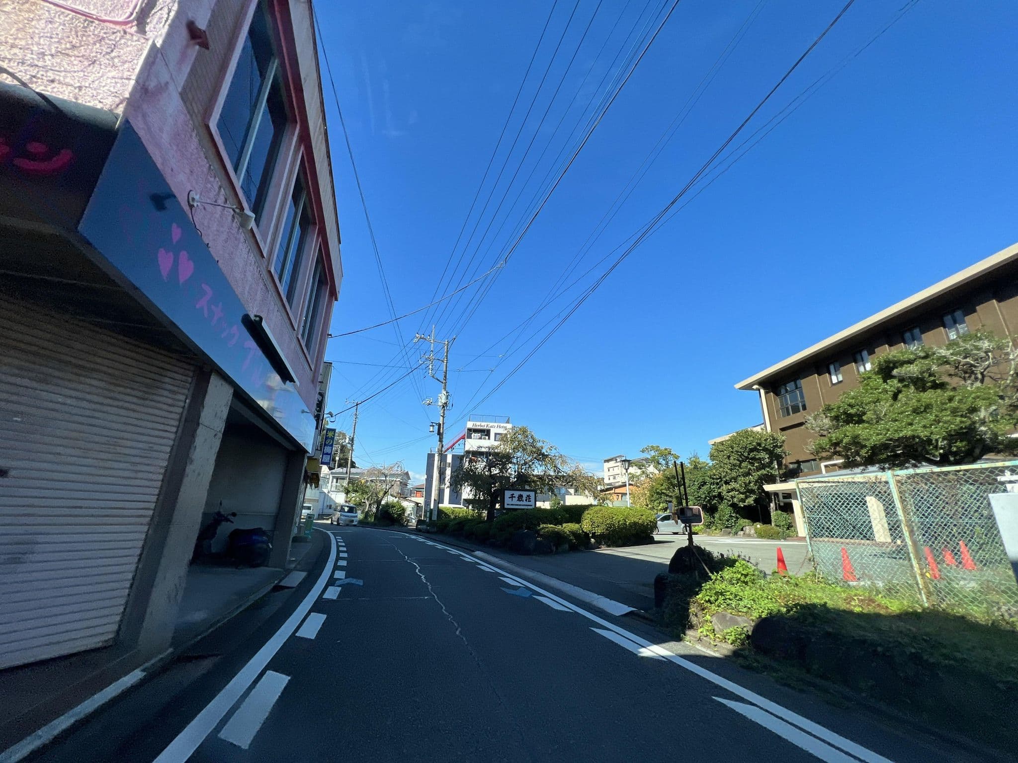 Street view near KKR伊豆長岡 千歳荘, Izunokuni — © kojiroucircle (CC BY-SA · Mapillary)