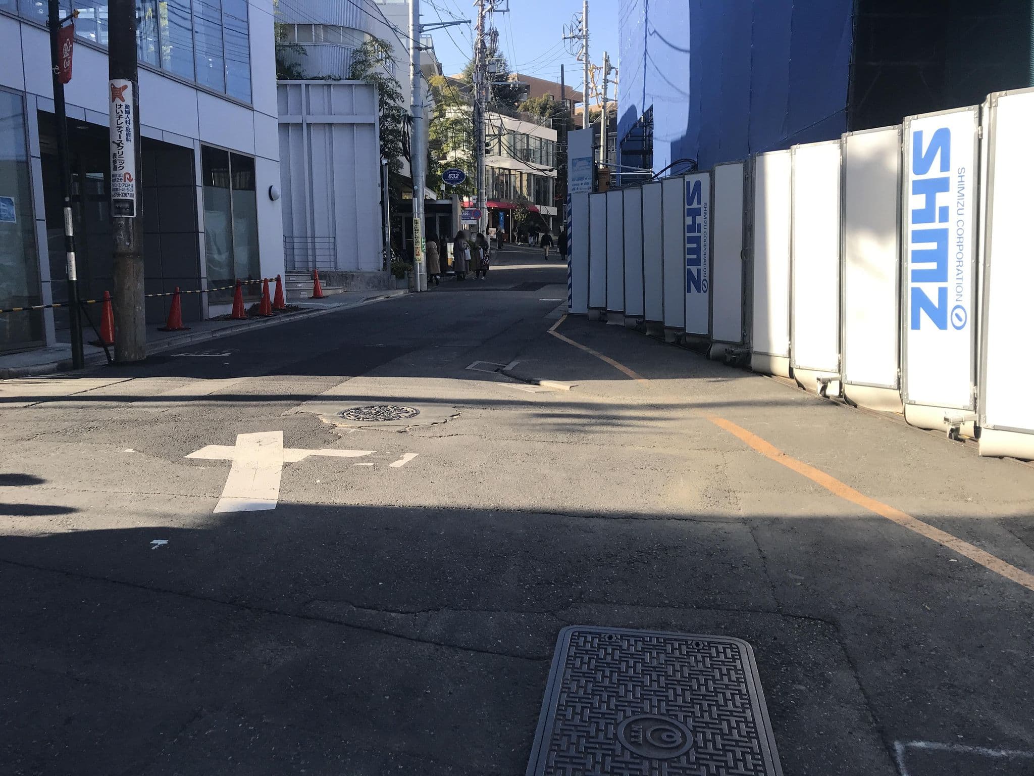 Street view near Tokyu Plaza Harajuku, Minami-aoyama — © musashino5 (CC BY-SA · Mapillary)