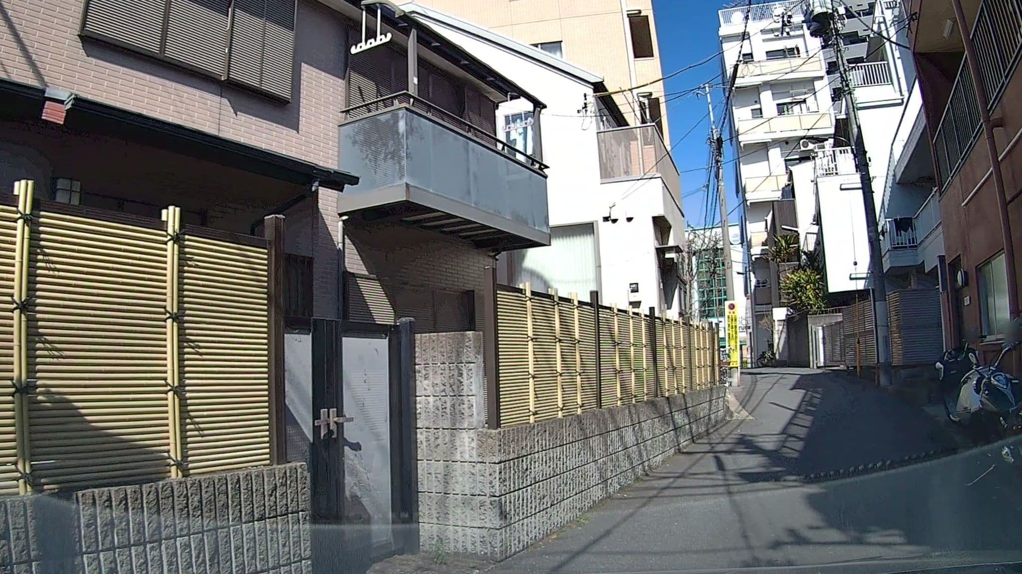Street view near Ken Hotel Tokyo Shinjuku, Yotsuya — © mzaki (CC BY-SA · Mapillary)