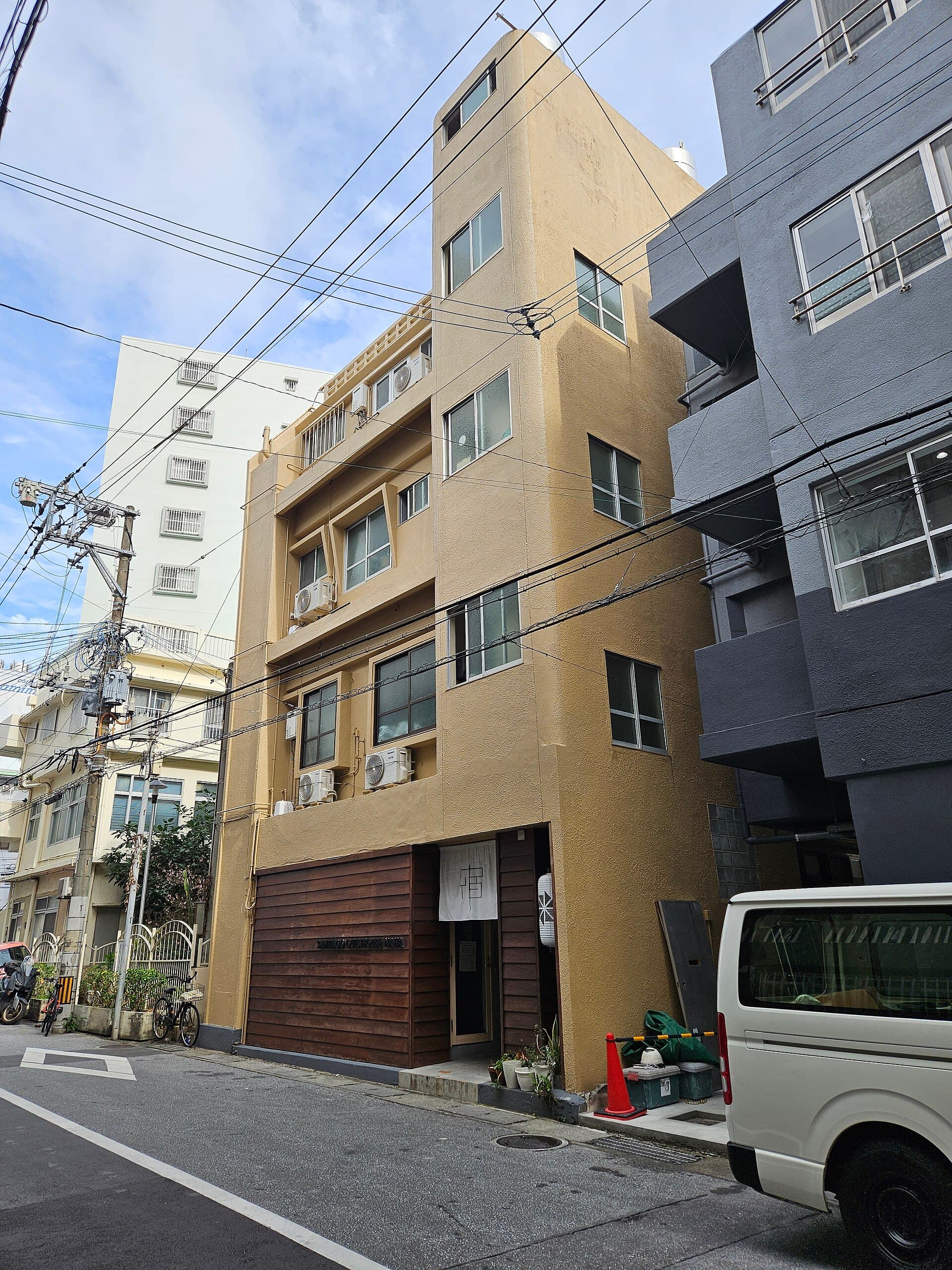 Santiago Guesthouse Naha (via Wikimedia Commons, CC BY 4.0)