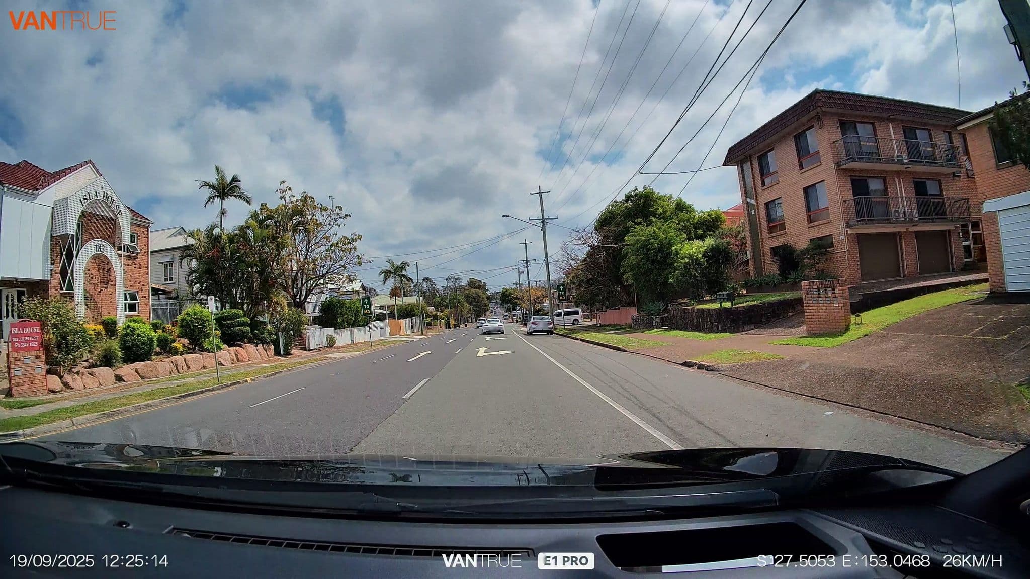 Street view near Isla House Greenslopes, Greenslopes — © davidar (CC BY-SA · Mapillary)