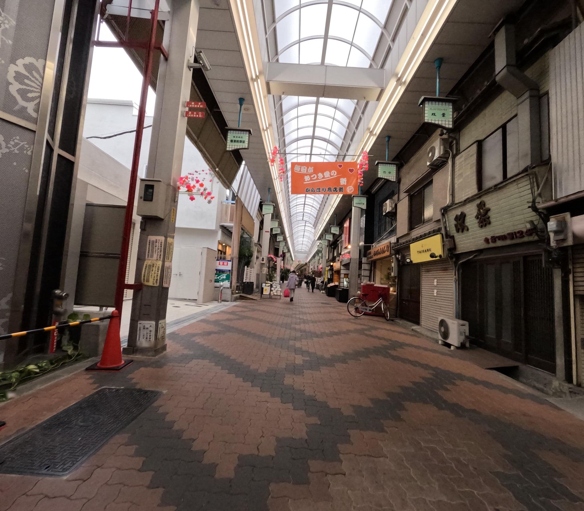 Street view near MELL-THEATER Karahori, Ajiharacho — © okadatsuneo (CC BY-SA · Mapillary)