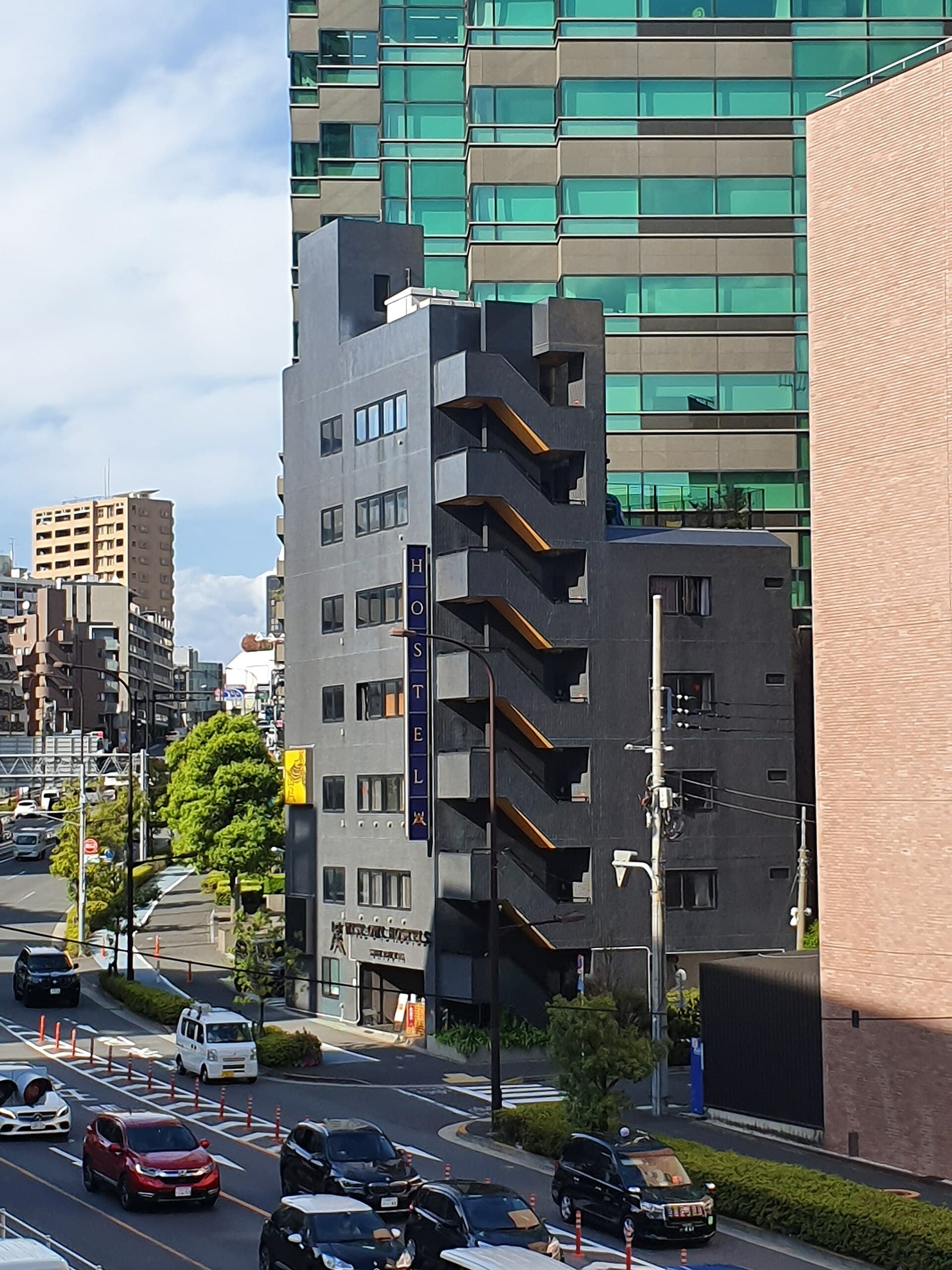 Wise Owl Hostels Shibuya (via Wikimedia Commons, CC0)