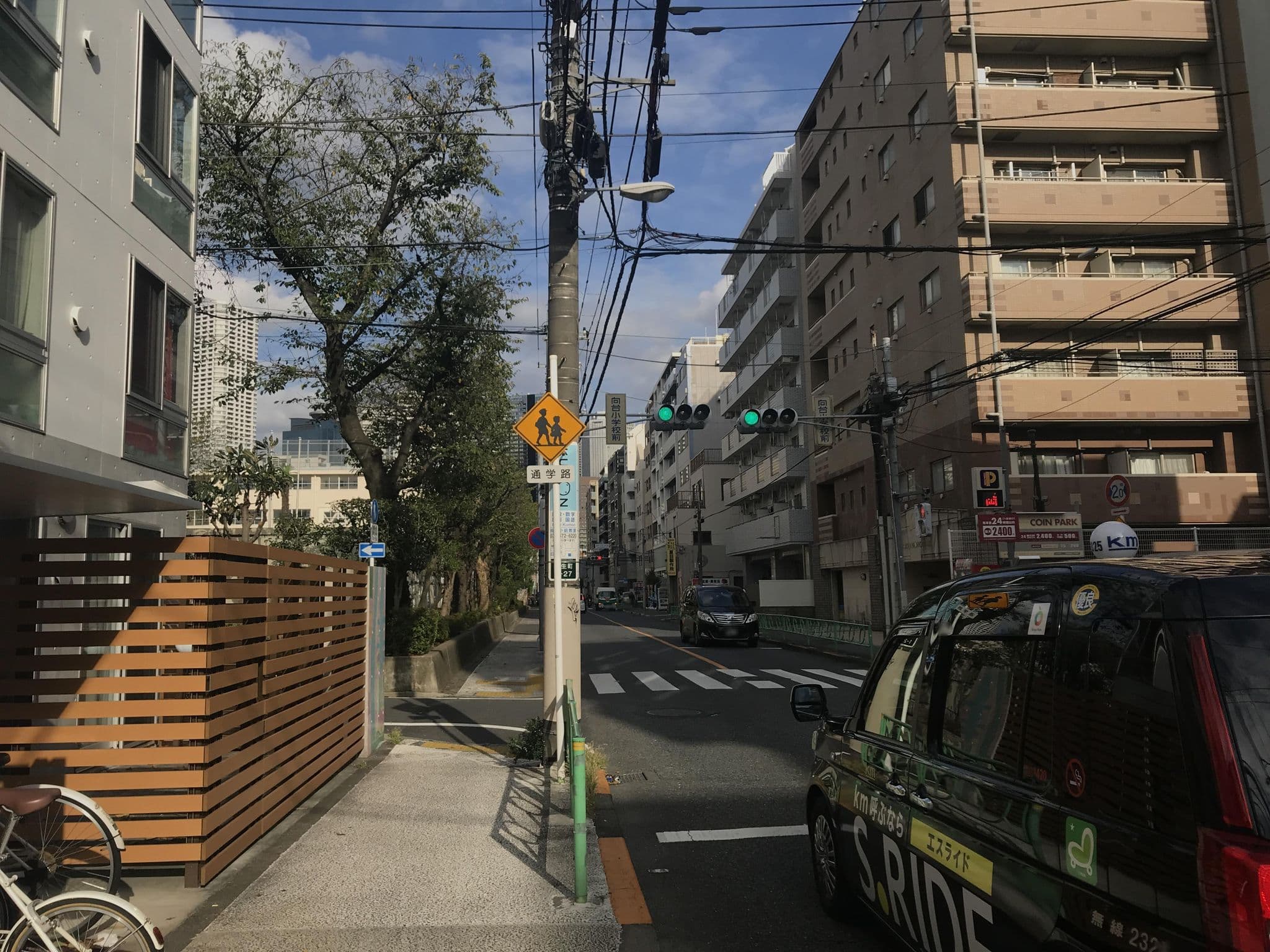 Street view near Fare Metallo Japan House, Tokyo — © musashino5 (CC BY-SA · Mapillary)