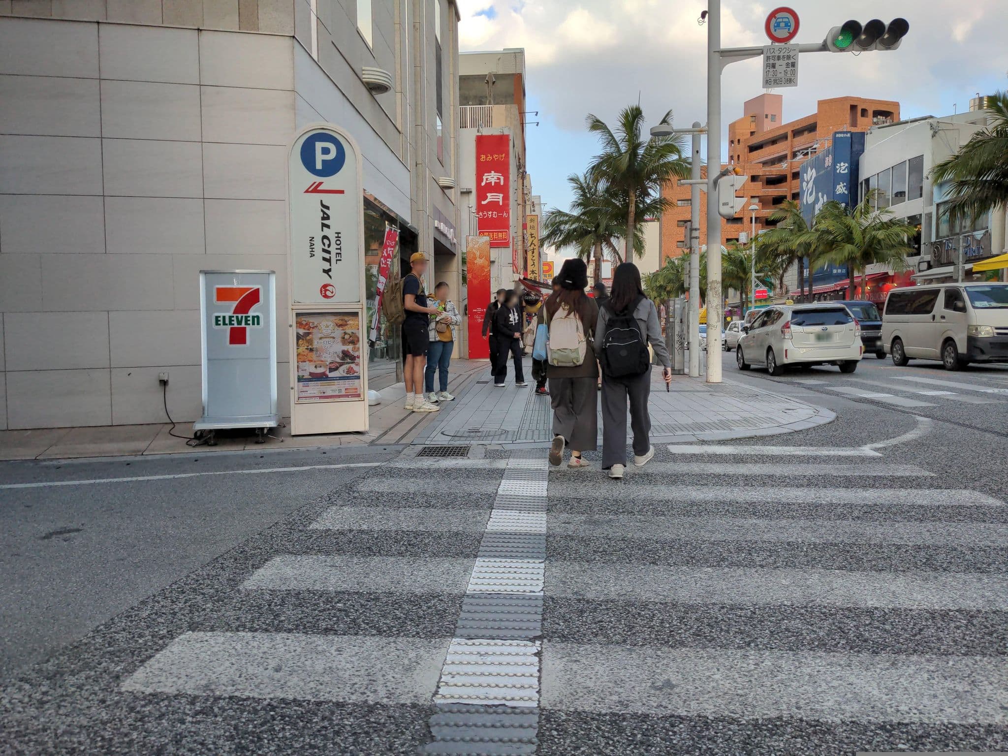 Street view near HOTEL LANTANA, Naha — © komoronokaze (CC BY-SA · Mapillary)
