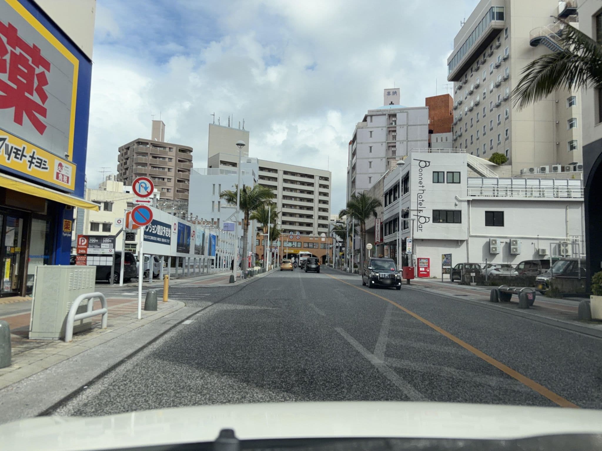 Street view near Sun Queen Hotel, Naha — © Kamikou (CC BY-SA · Mapillary)