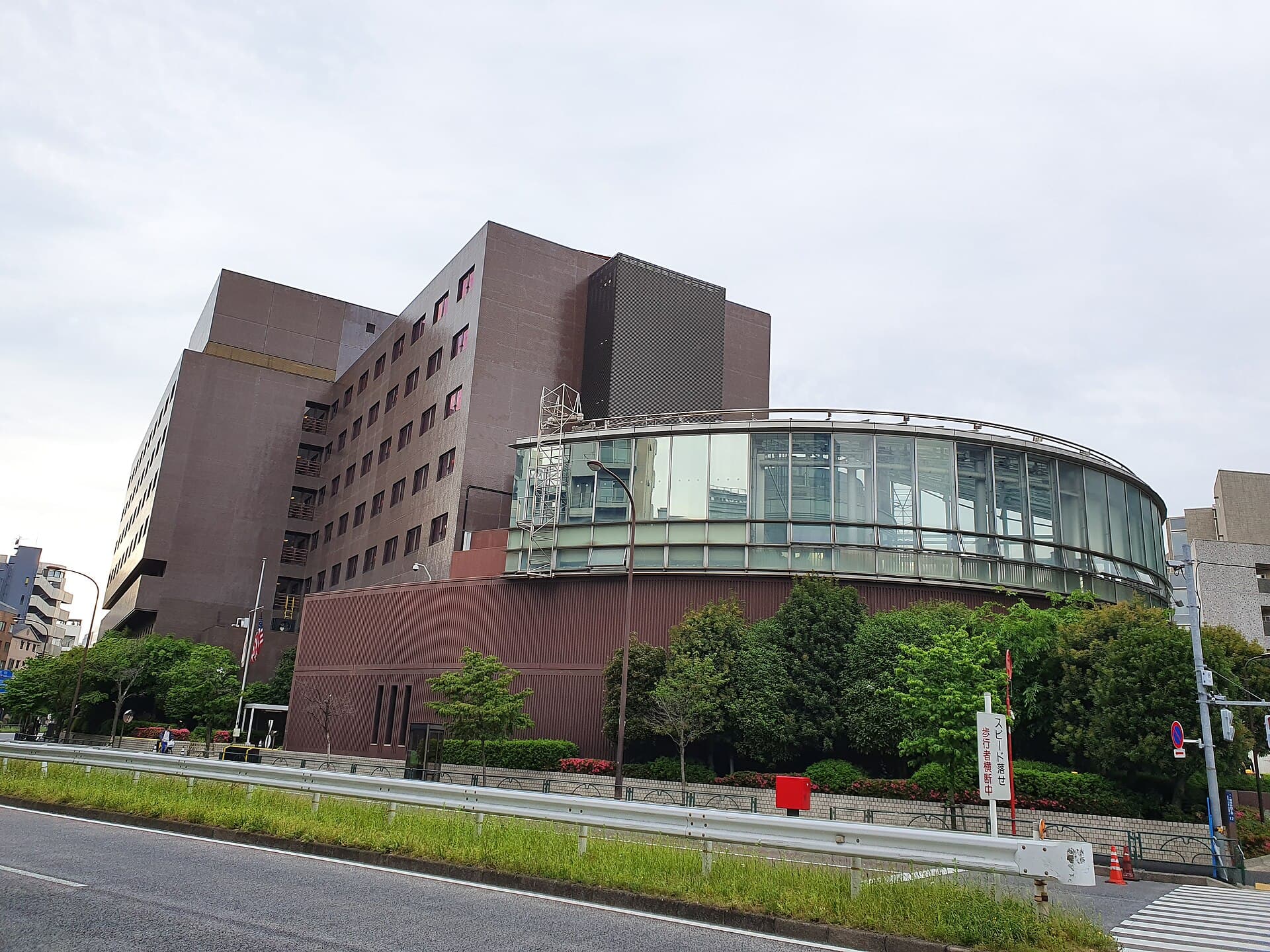 New Sanno Hotel (via Wikimedia Commons, CC0)