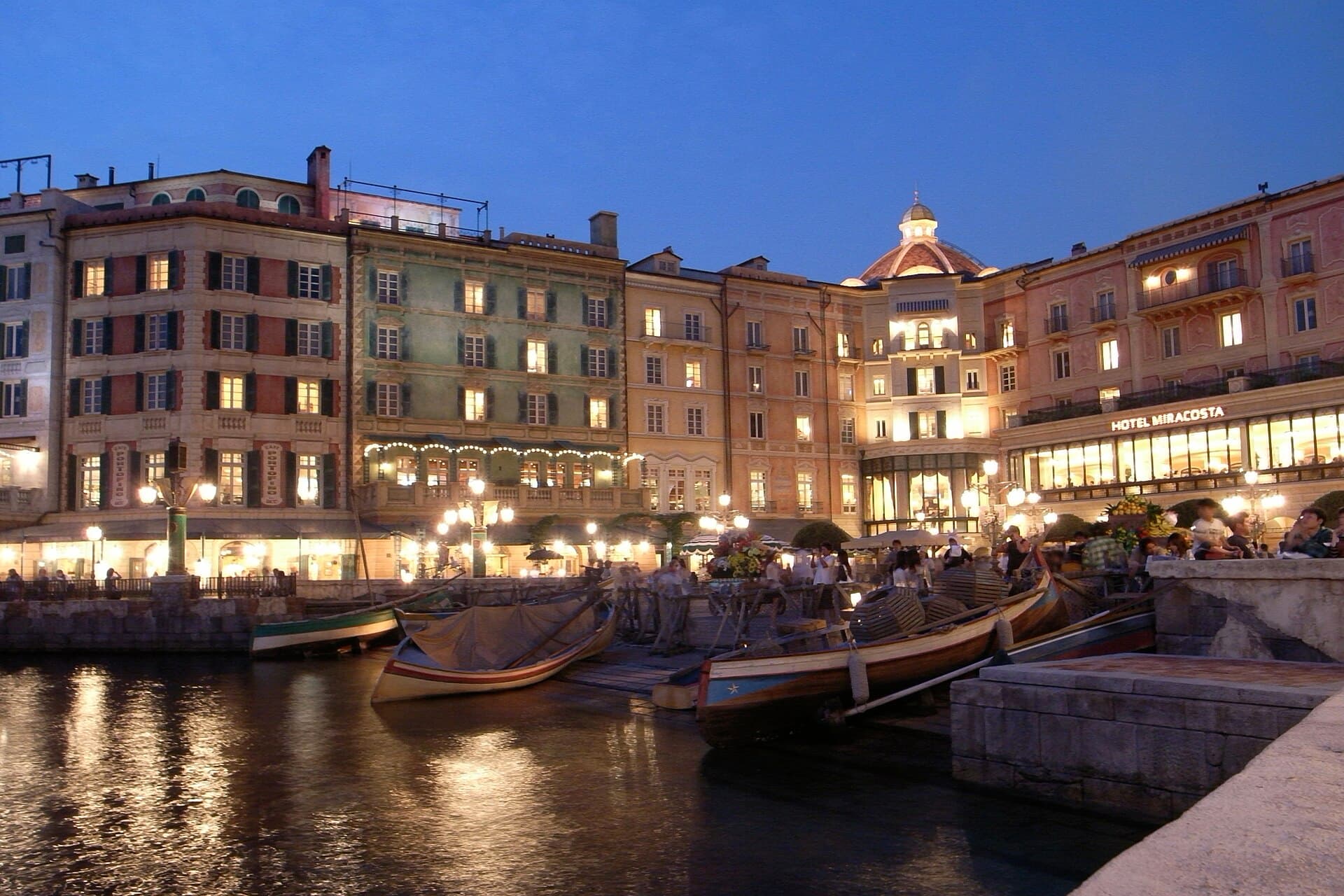 東京ディズニーシー・ホテルミラコスタ Tokyo DisneySea Hotel MiraCosta (via Wikimedia Commons, CC BY 2.0)