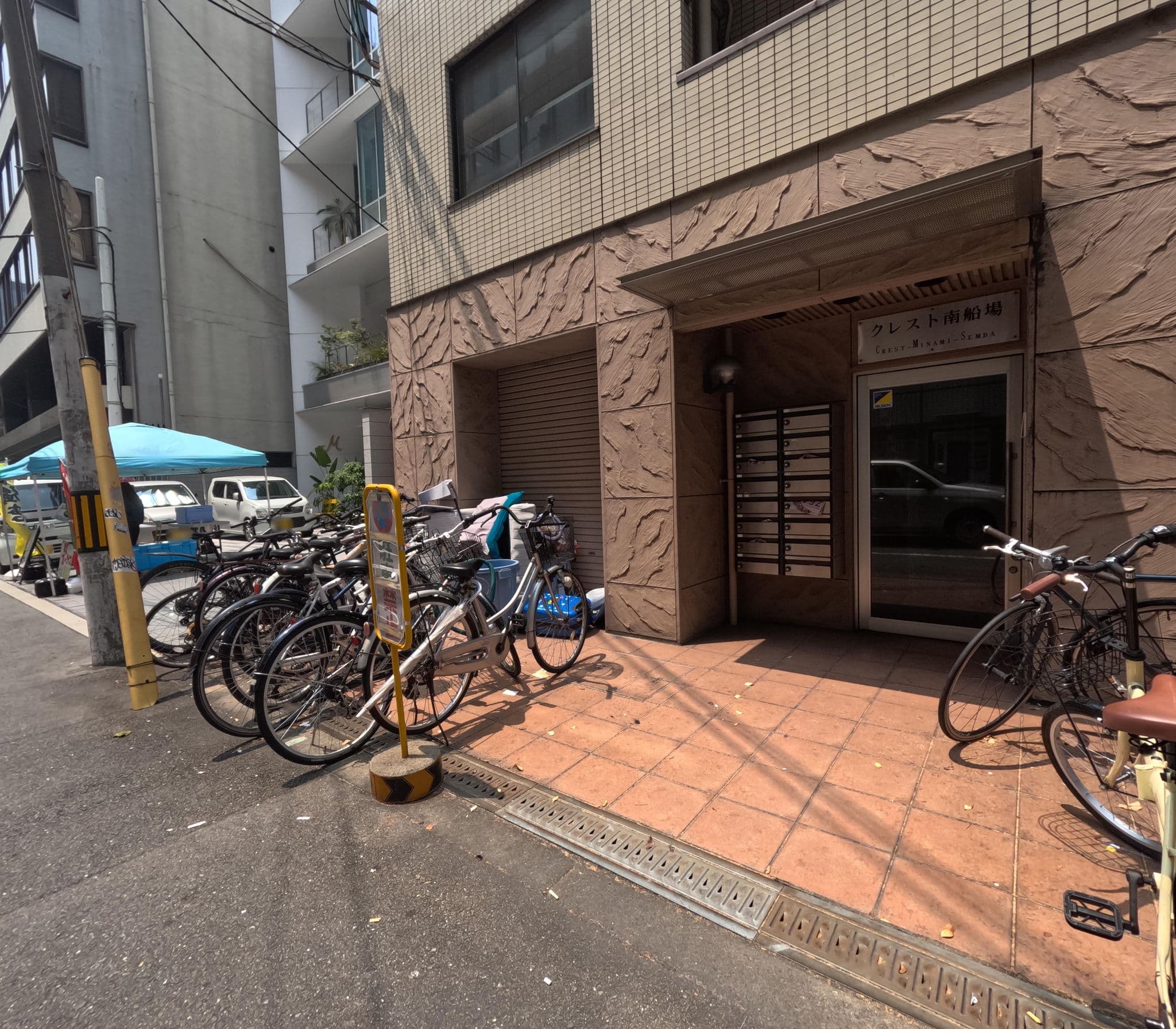 Street view near Hotel Livemax, Osaka — © okadatsuneo (CC BY-SA · Mapillary)