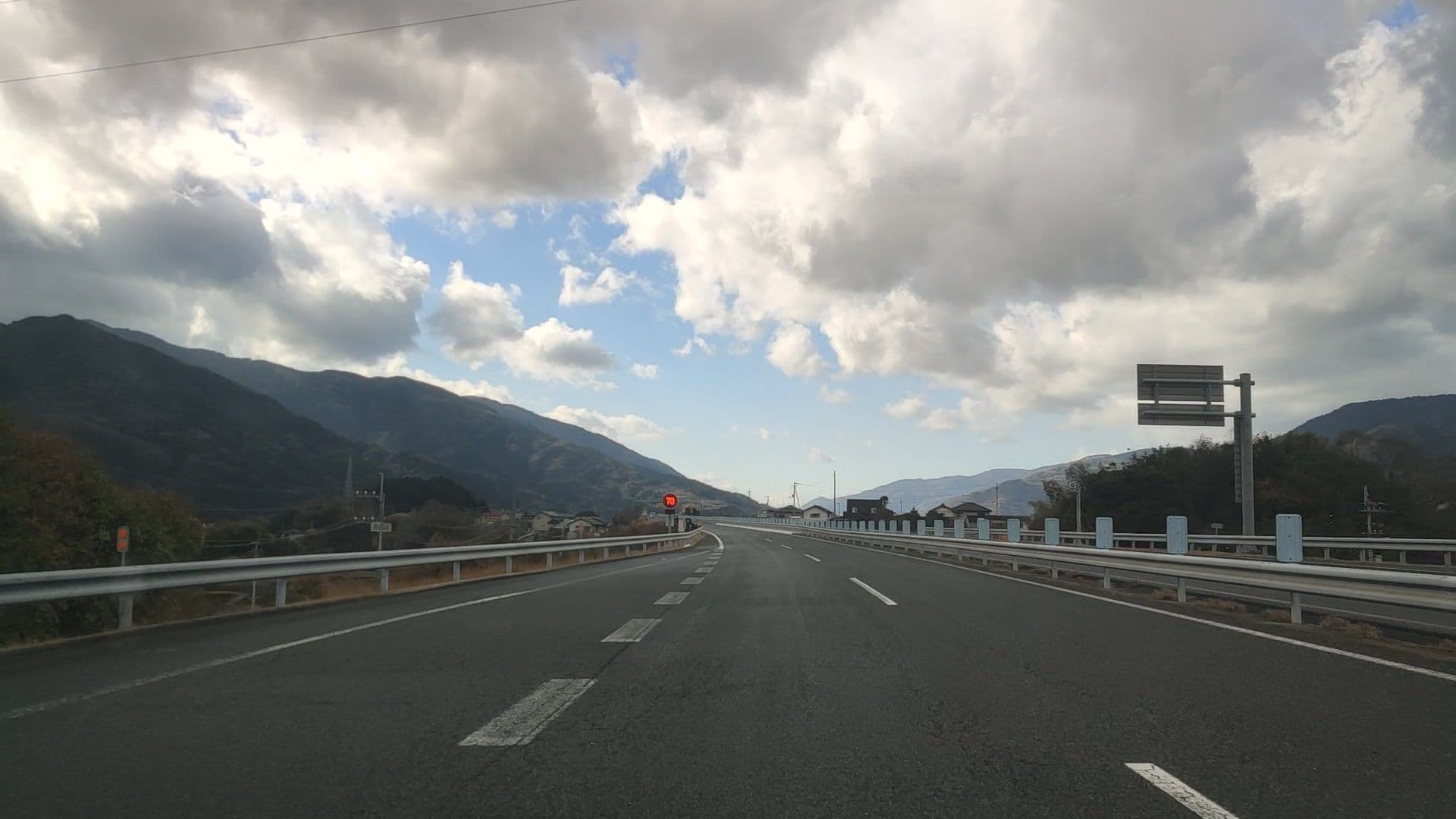 Street view near ファミリーロッジ旅籠屋吉野川SA店, Hara — © drivephotograph (CC BY-SA · Mapillary)