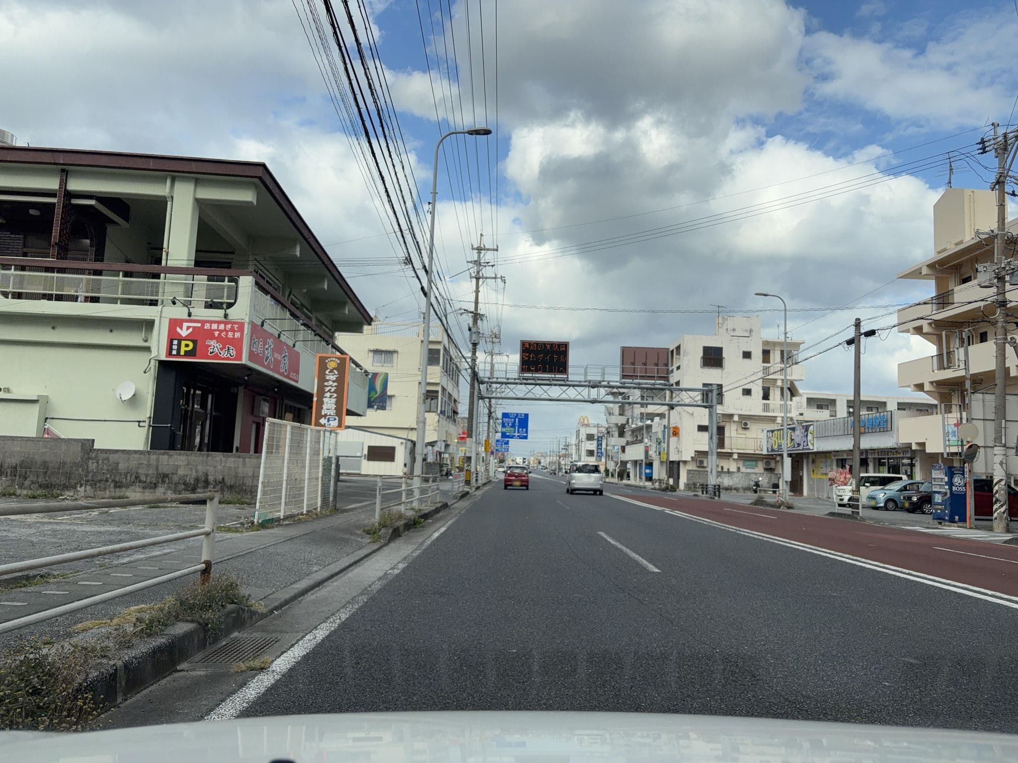 Street view near HOTEL GRAND AMOUR, Yonabaru — © Kamikou (CC BY-SA · Mapillary)