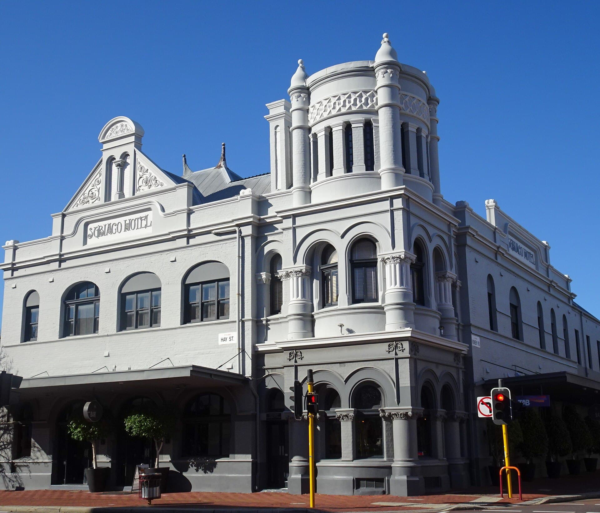 Vibe Hotel Subiaco (via Wikimedia Commons, CC BY-SA 2.0)