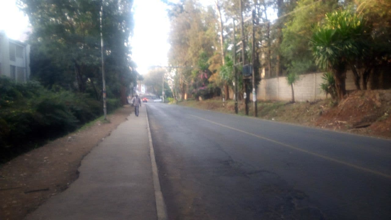 Street view near United Kenya Club, Nairobi
