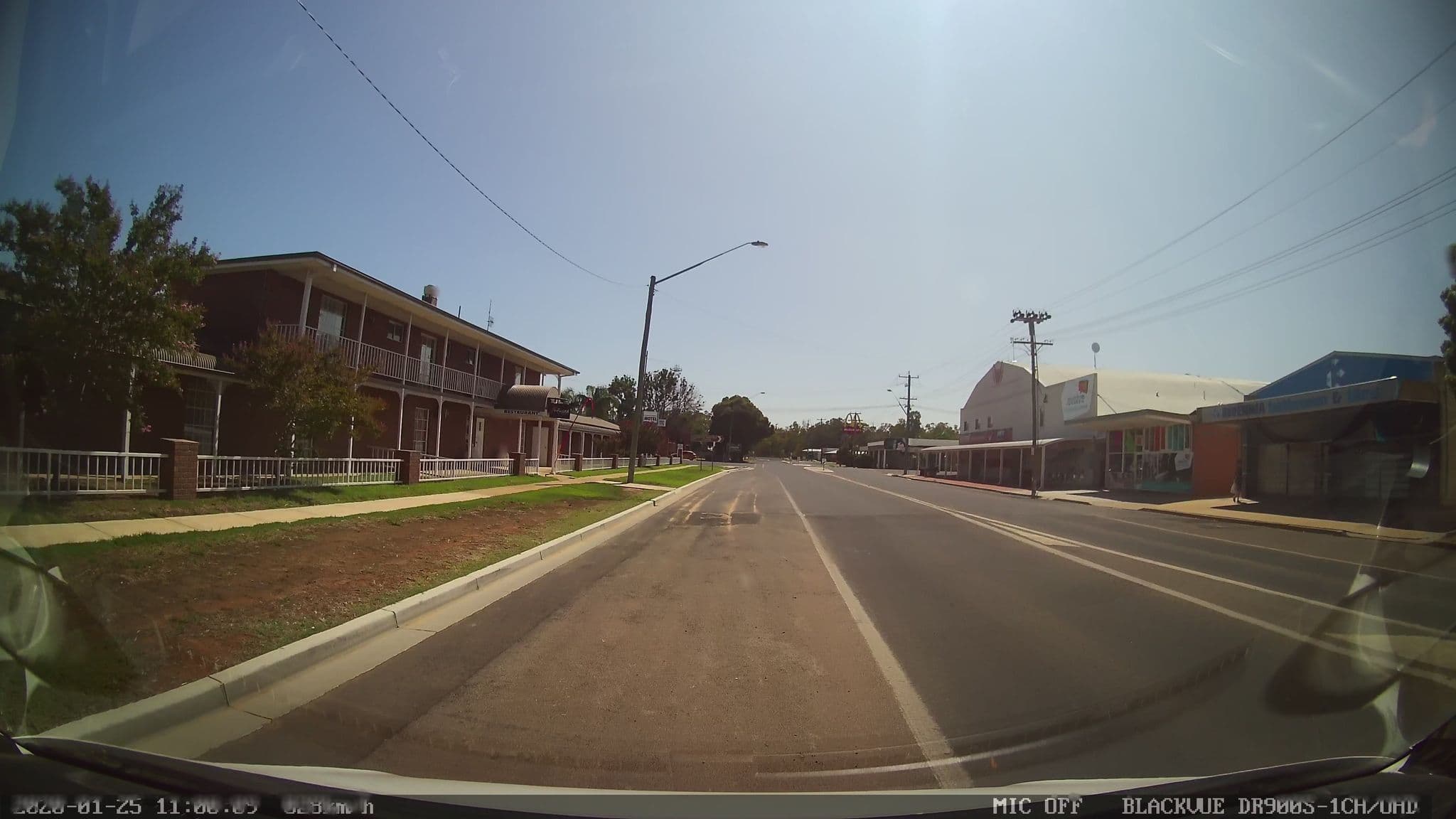 Street view near Centrepoint Motel, Deniliquin — © bob3bob3 (CC BY-SA · Mapillary)