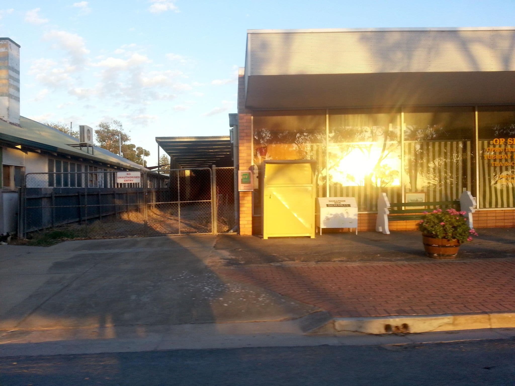 Street view near Lock Hotel, Tumby Bay — © bob3bob3 (CC BY-SA · Mapillary)