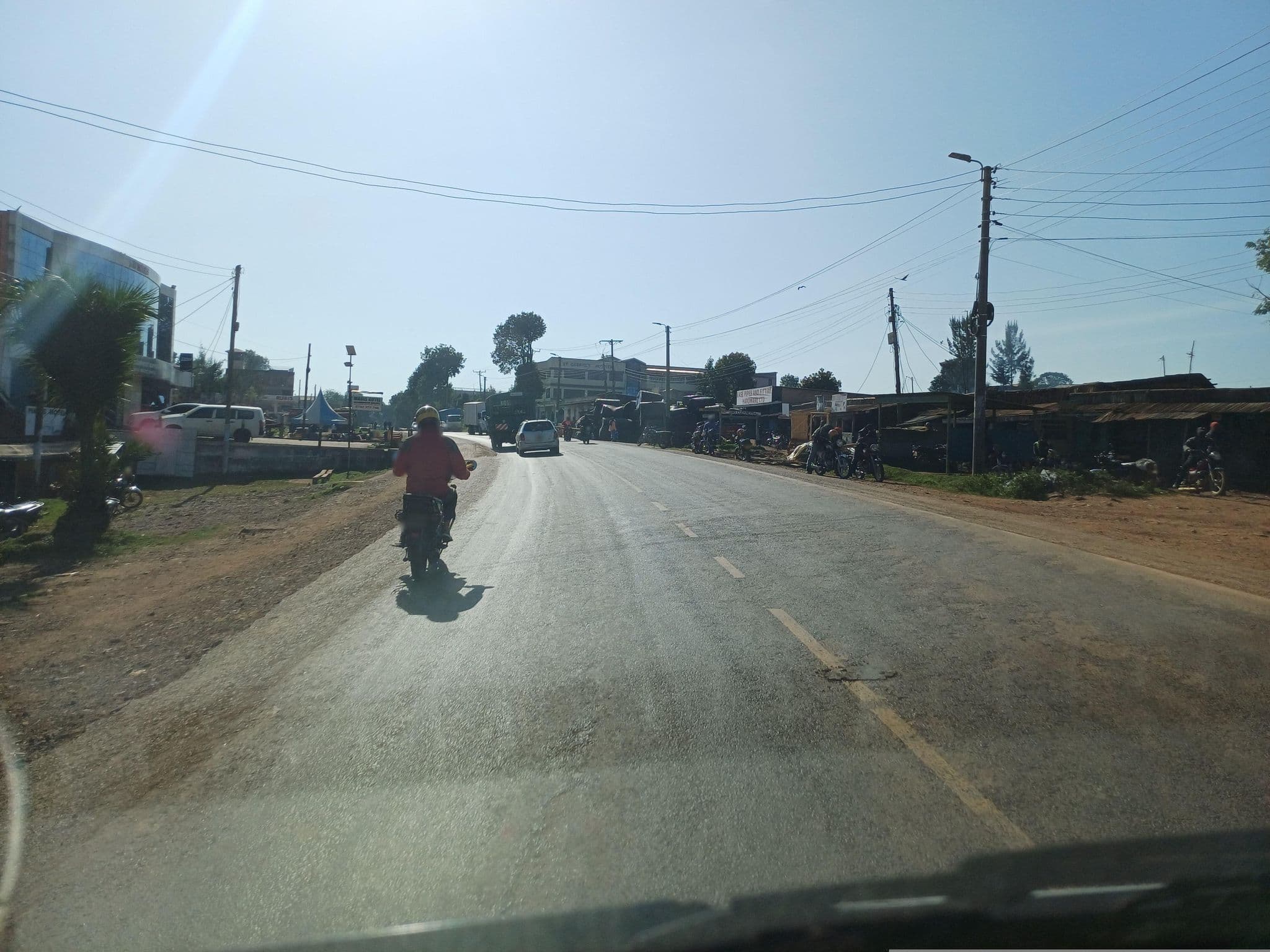 Street view near Magis Hotel, Litein — © jozef020 (CC BY-SA · Mapillary)