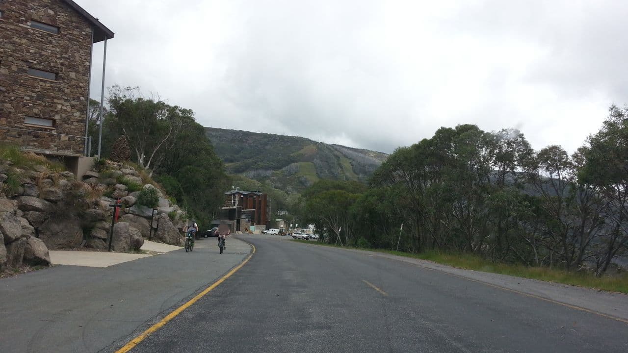 Street view near Alpine Woodsmoke, Falls Creek — © tonyf1 (CC BY-SA · Mapillary)