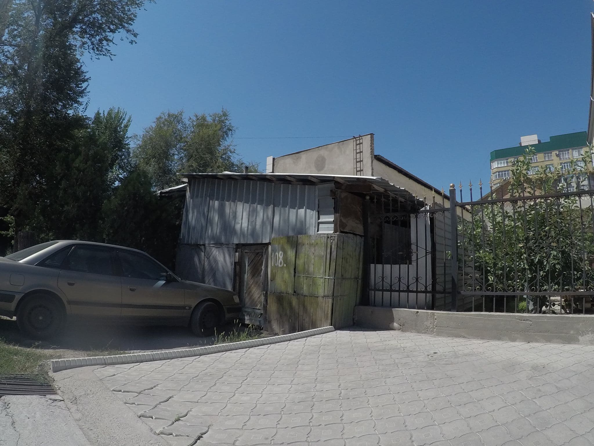 Street view near Shah Palace, Bishkek — © chrisbeddow (CC BY-SA · Mapillary)