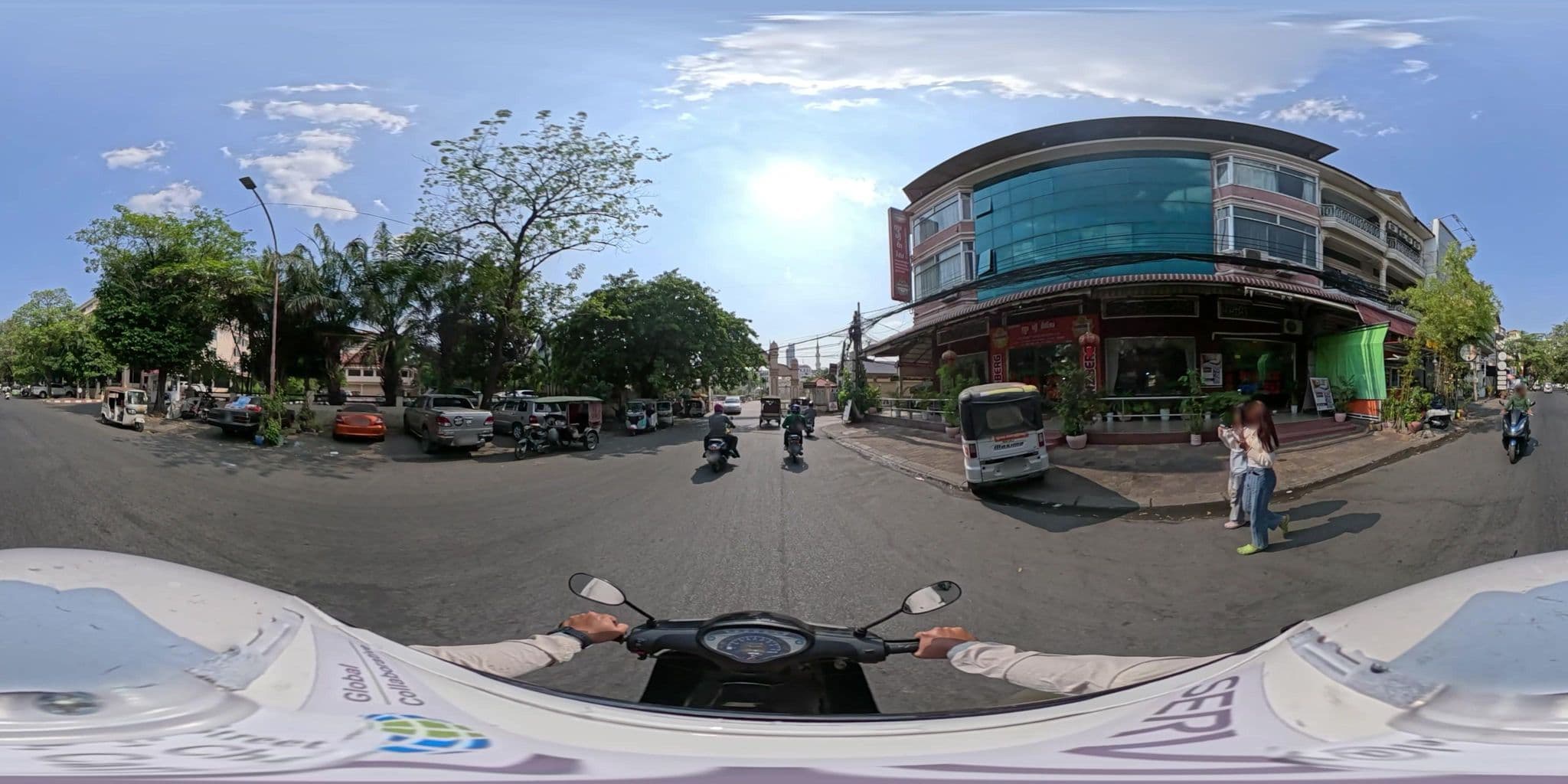 Street view near Pho Paris, Tœ̆k L’ák — © vteck (CC BY-SA · Mapillary)