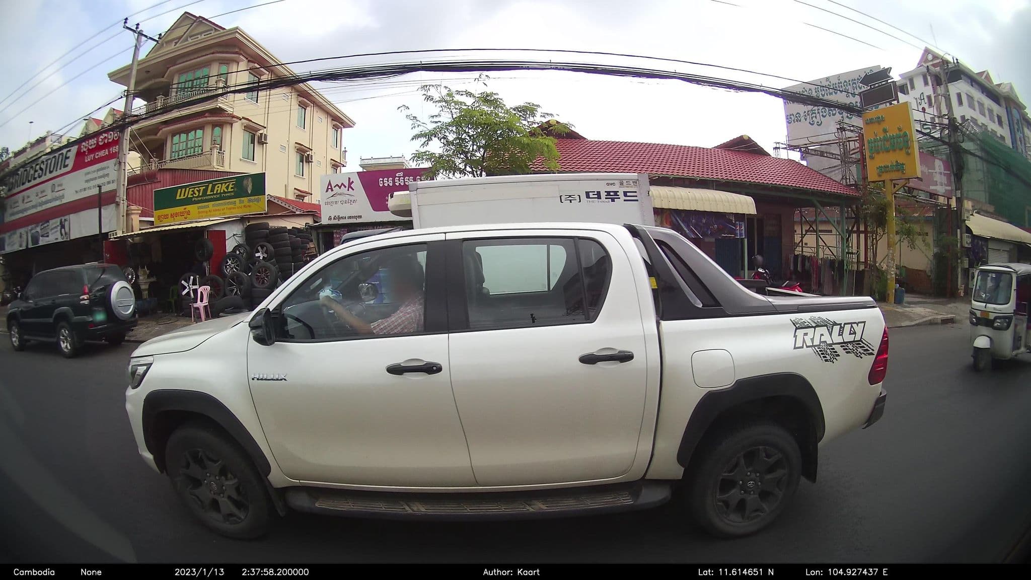 Street view near Blue River Hotel, Chrang Chamreh Muoy — © kaart_2 (CC BY-SA · Mapillary)