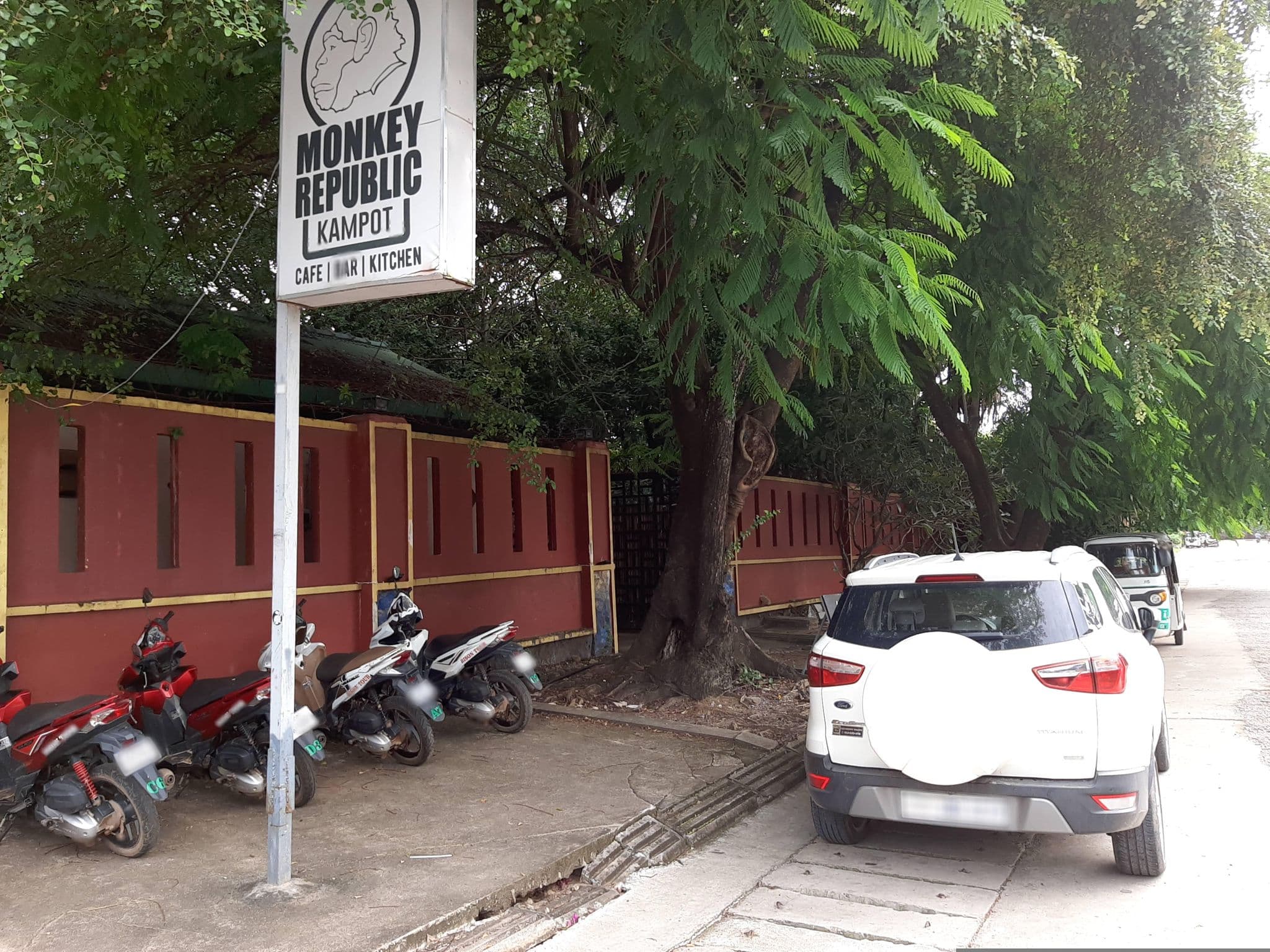 Street view near Orchid Guesthouse Restaurant and Bar, Kampot — © pir (CC BY-SA · Mapillary)