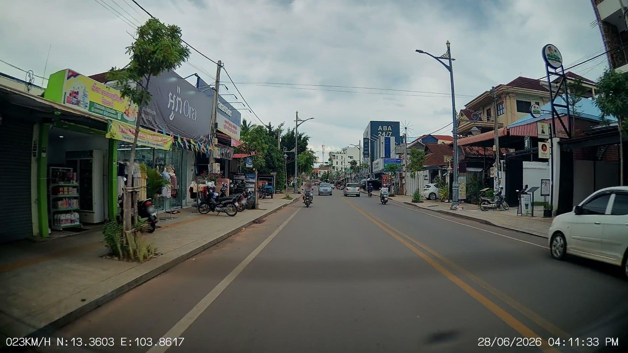 Street view near Golden Bayon Guest House, Siem Reap