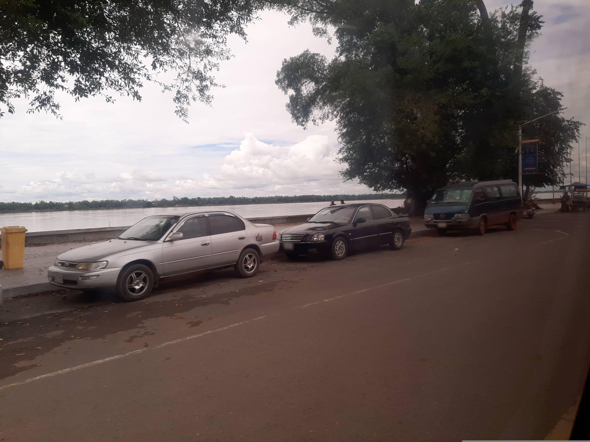 Street view near Silver Dolphin Guest House & Restaurant, Kratié — © pir (CC BY-SA · Mapillary)